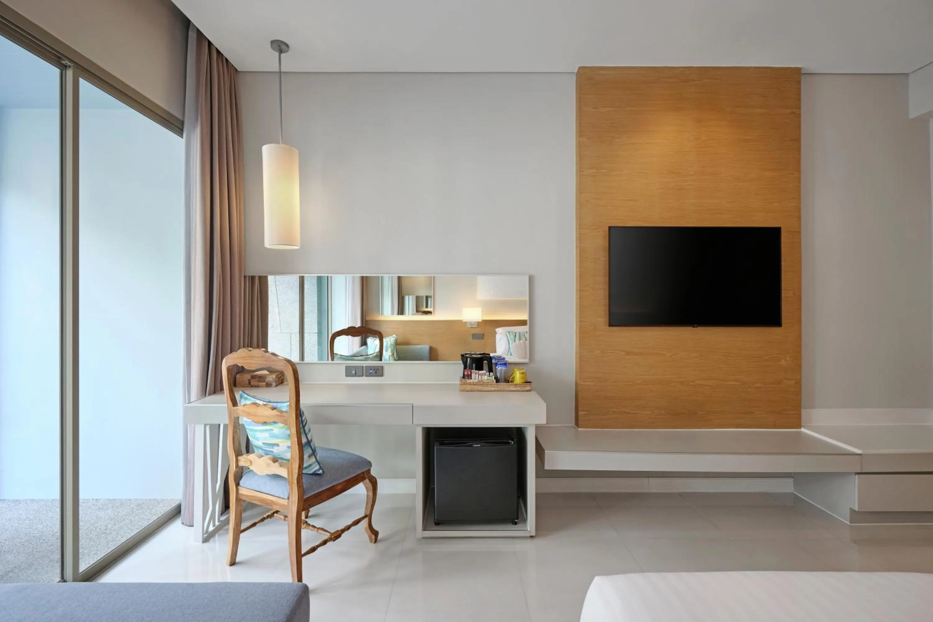 minibar, Bed in The Kee Resort & Spa