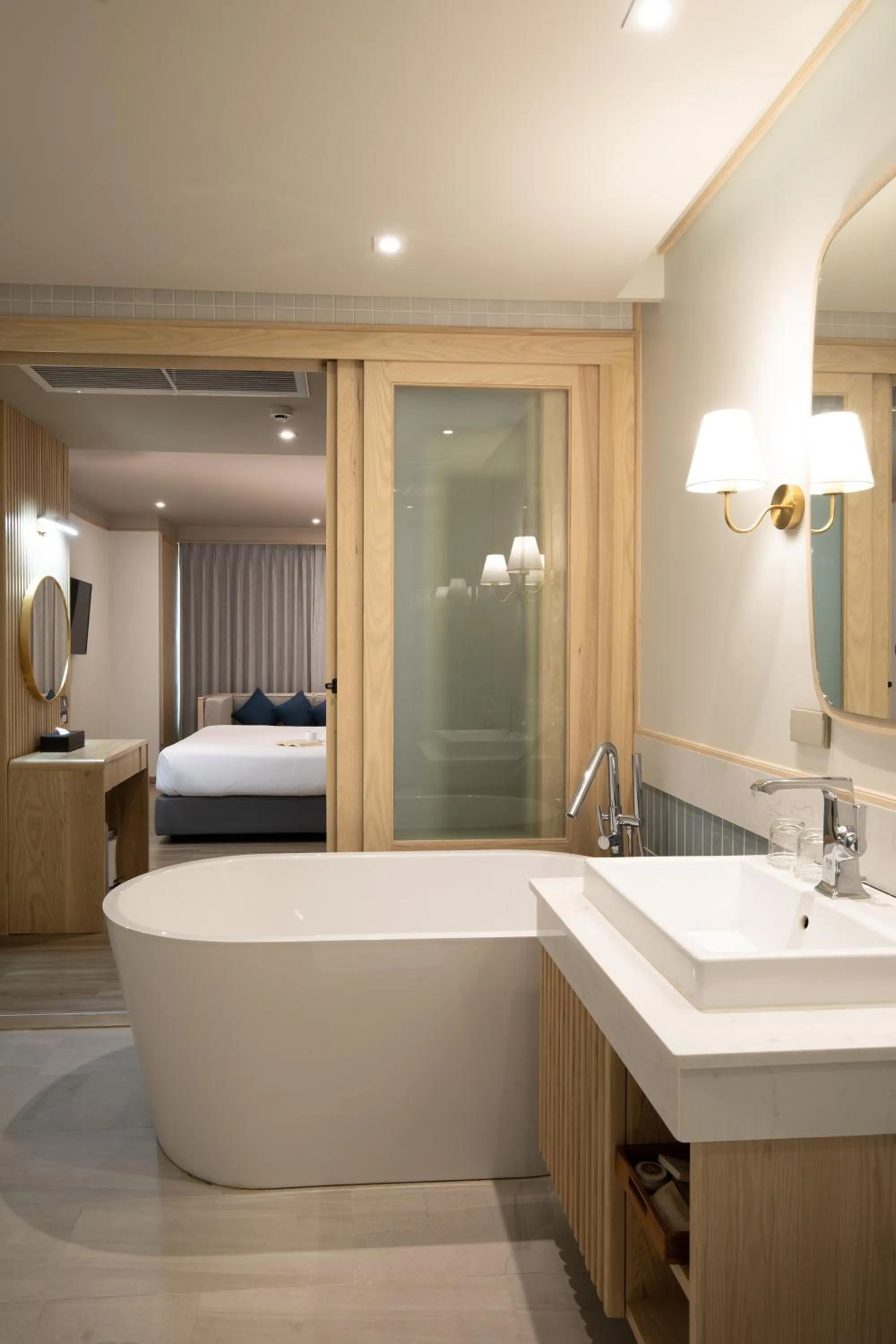 Toilet, Bed in Khum Phucome Hotel -SHA Extra Plus