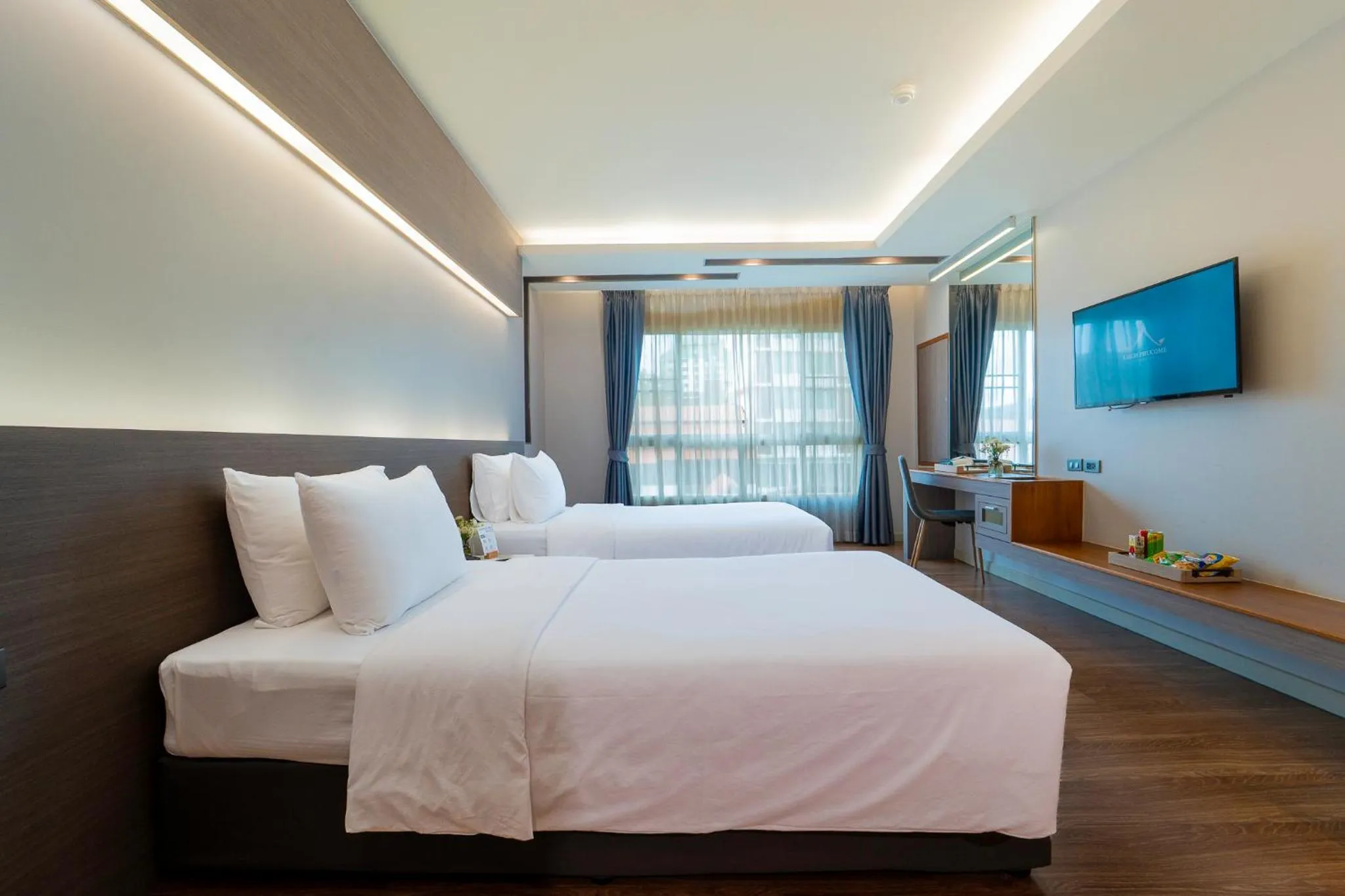 Communal lounge/ TV room, Bed in Khum Phucome Hotel -SHA Extra Plus