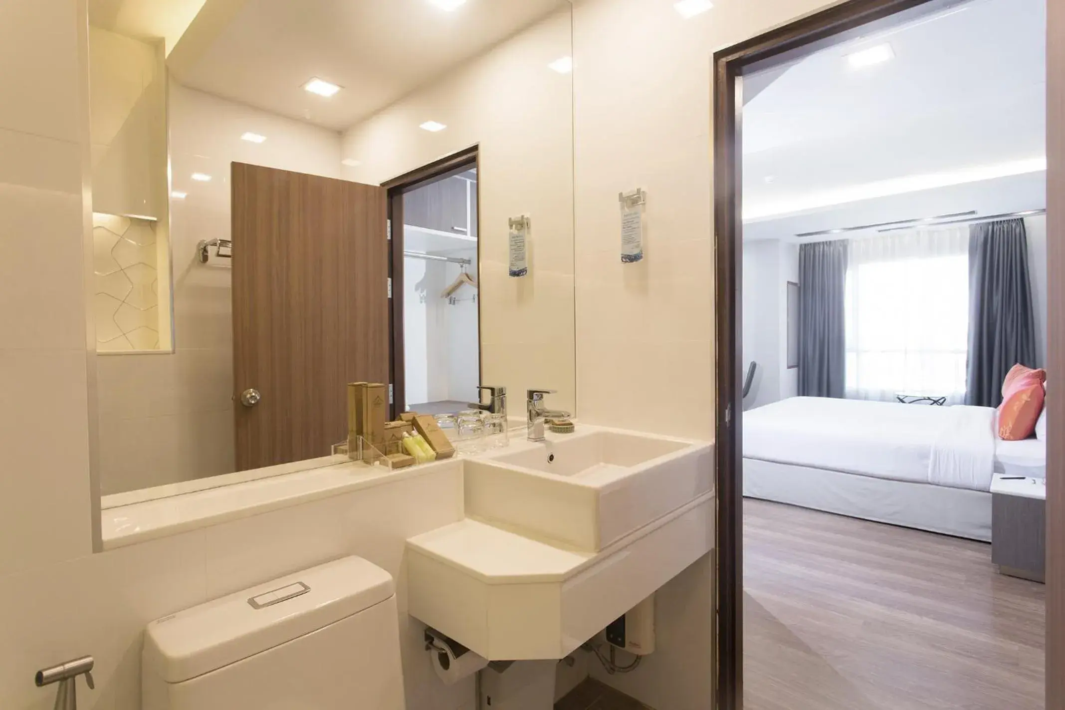 Shower, Bed in Khum Phucome Hotel -SHA Extra Plus Shower, Bed in Khum Phucome Hotel -SHA Extra Plus