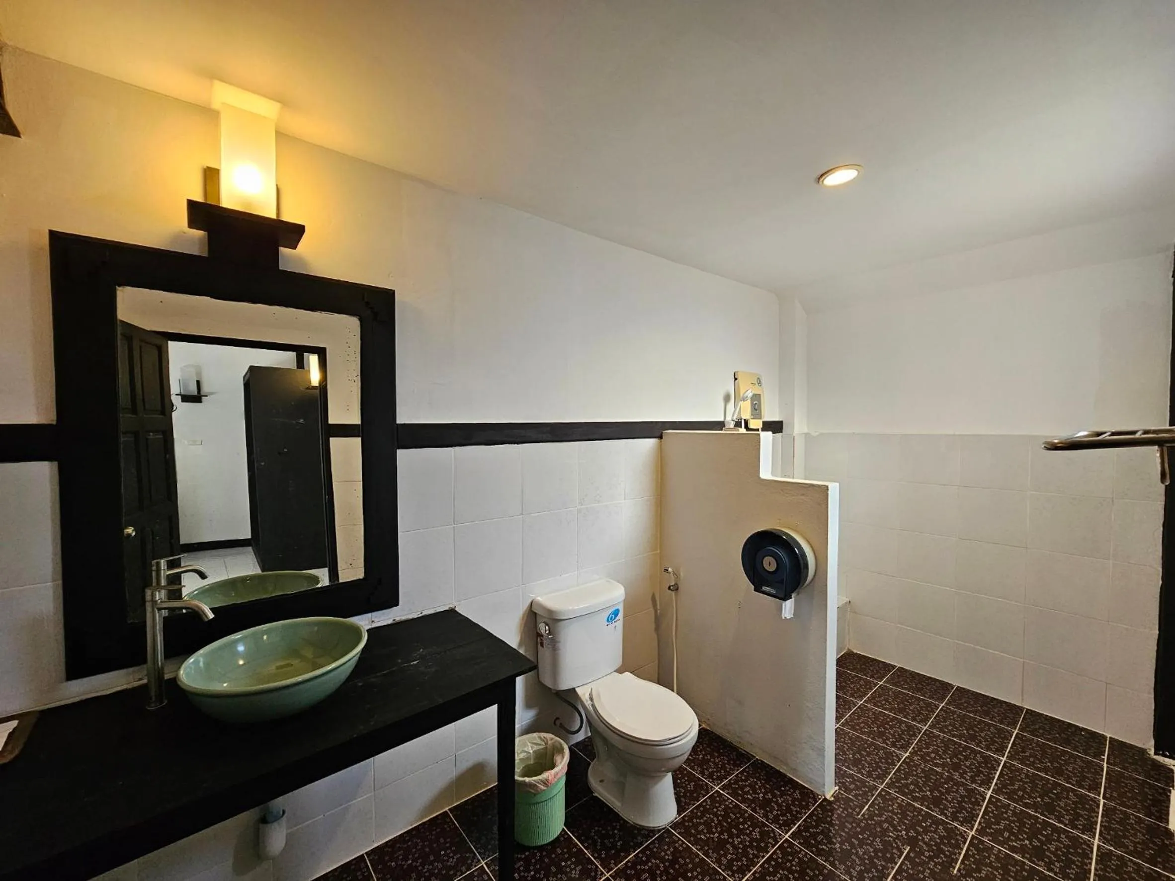 Toilet in Phitharom PP Resort