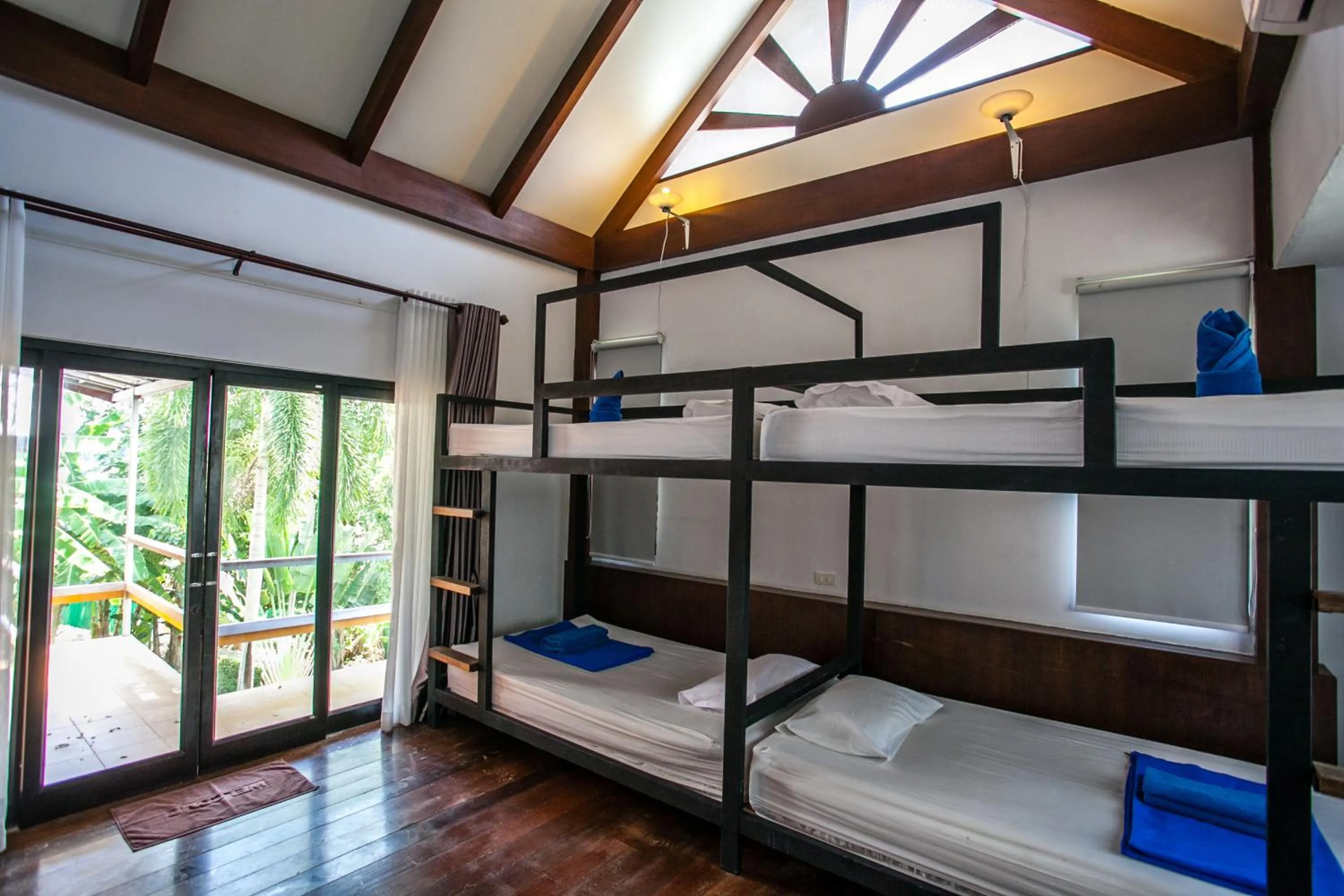 Bedroom, Bed in Phitharom PP Resort