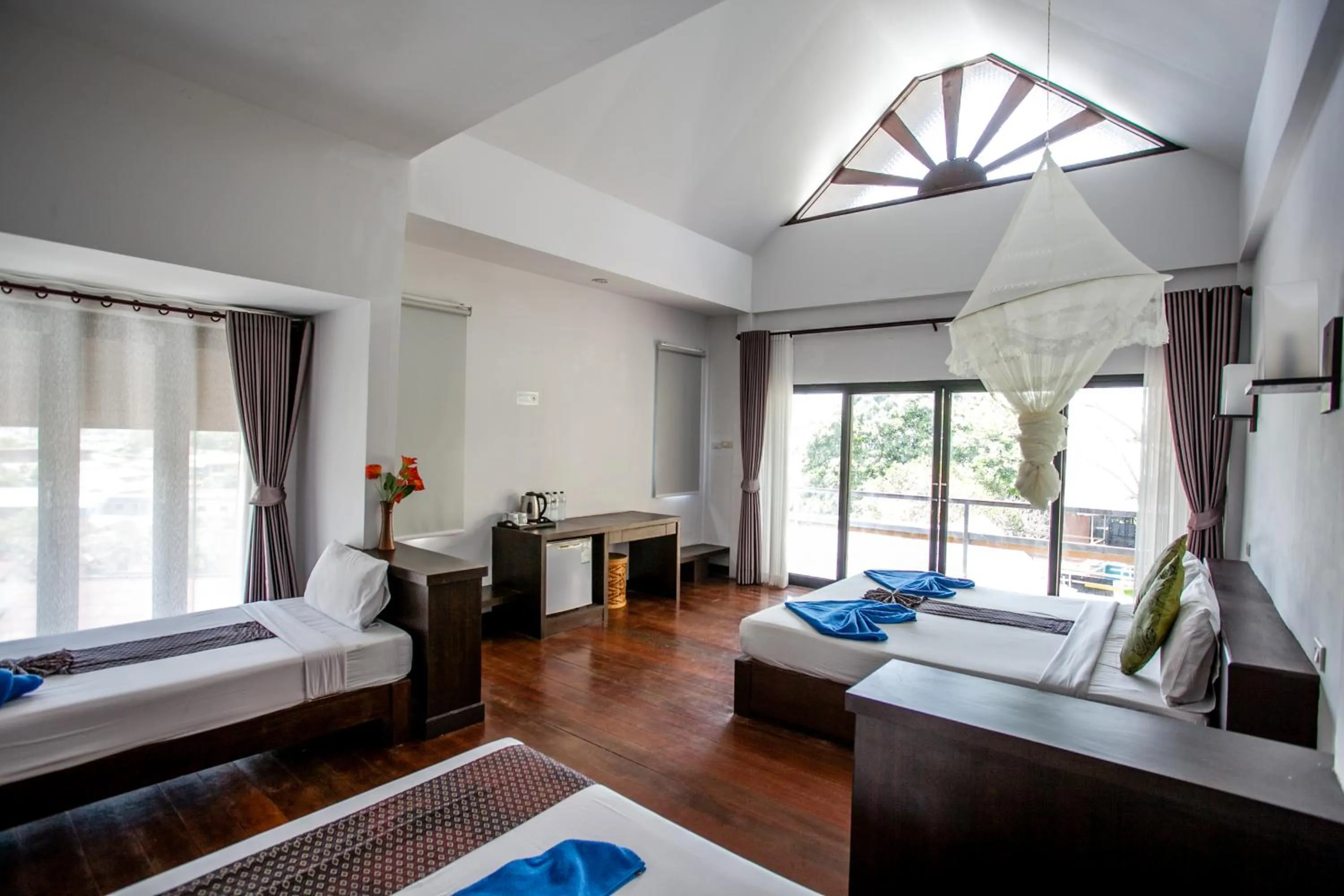 Bedroom, Bed in Phitharom PP Resort