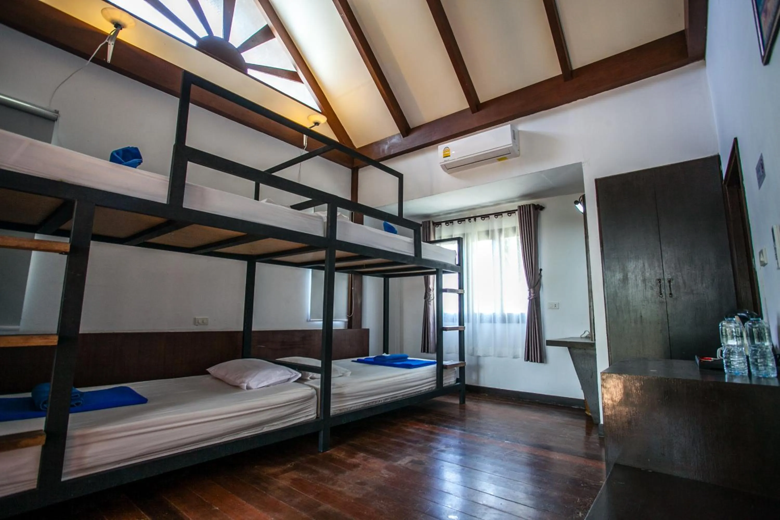 Bedroom, Bed in Phitharom PP Resort