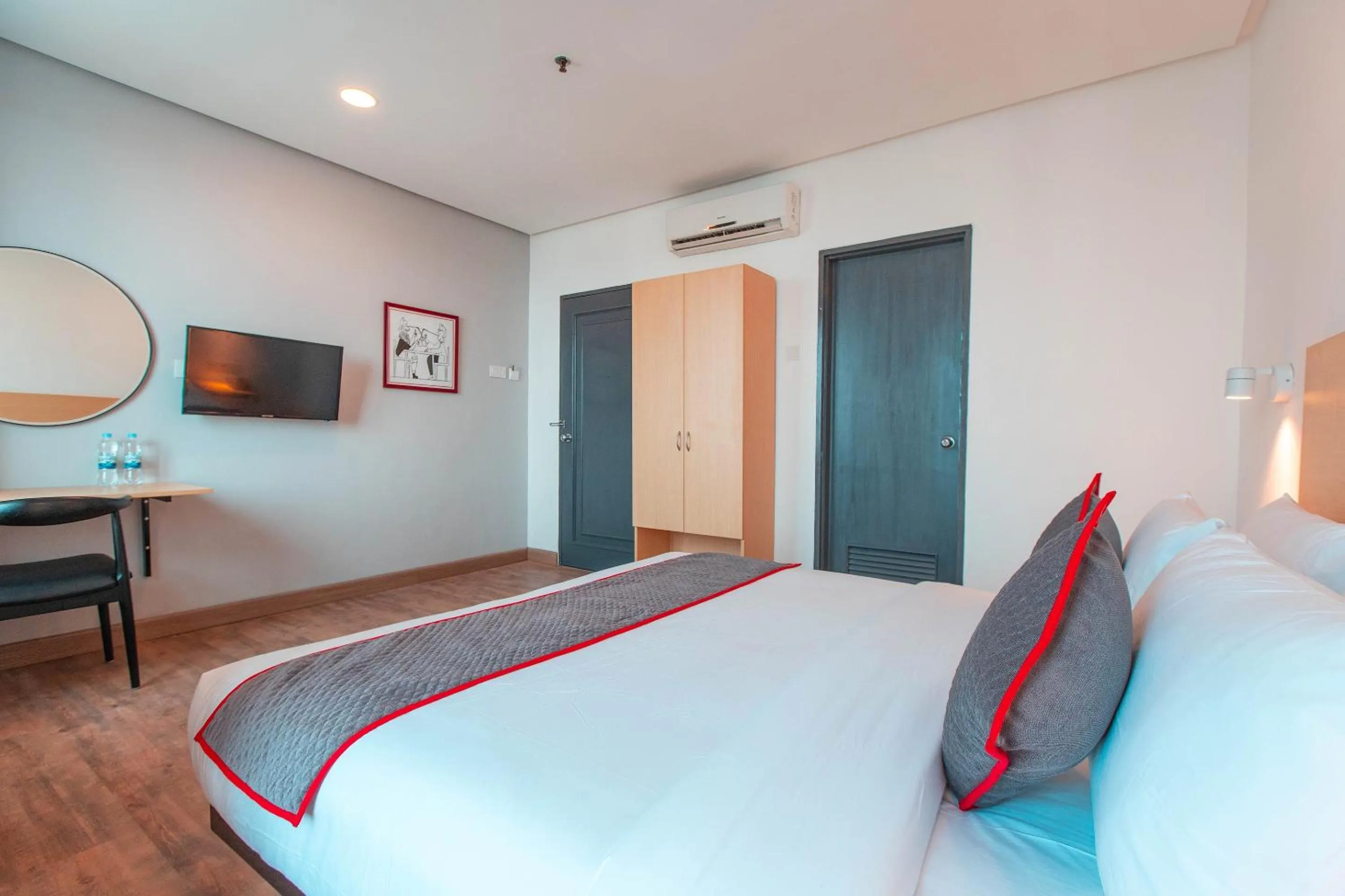 Bedroom, Bed in Super OYO Townhouse 1 Hotel Salemba
