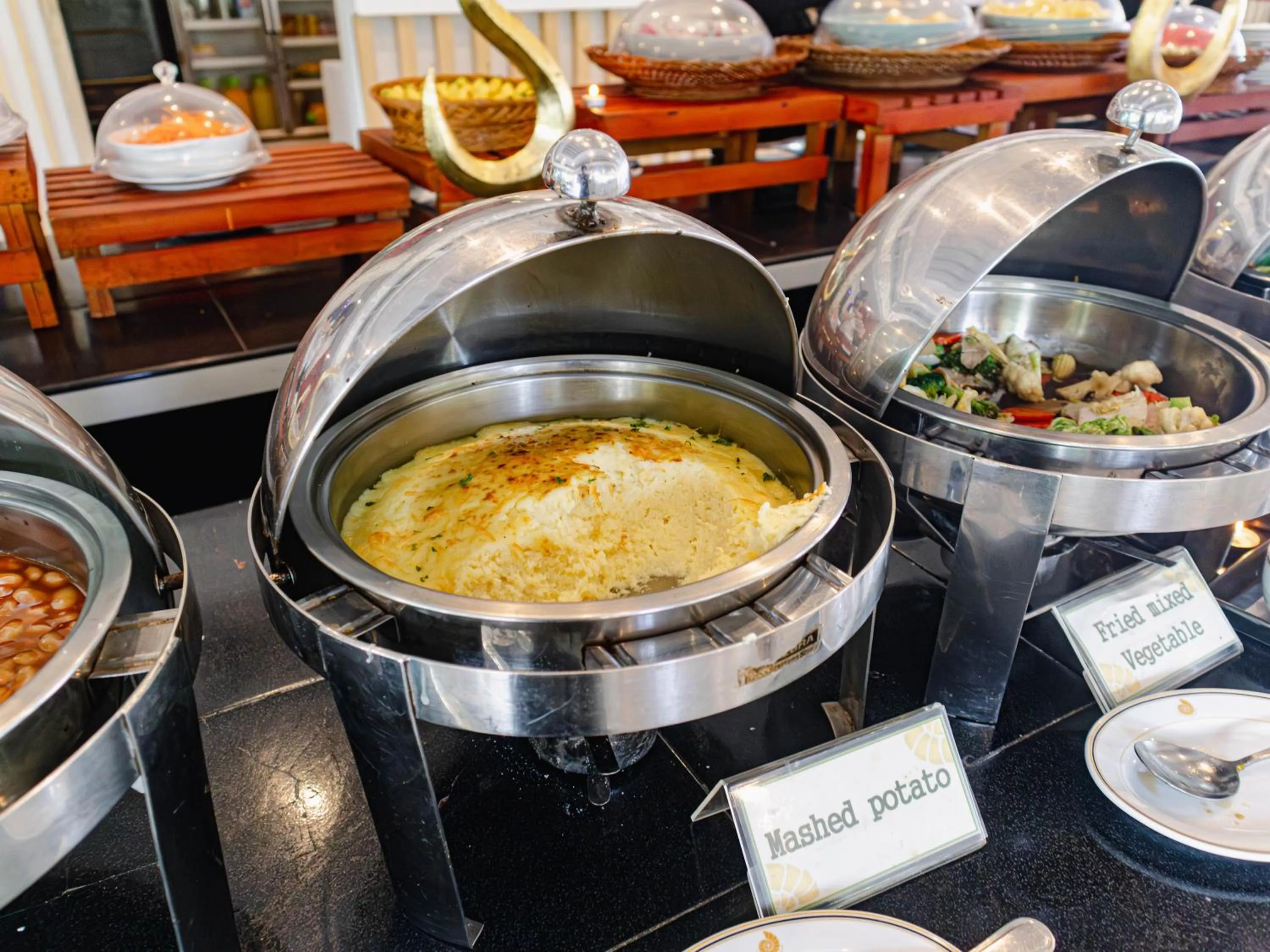 Restaurant/places to eat in Lanta Sand Resort & Spa