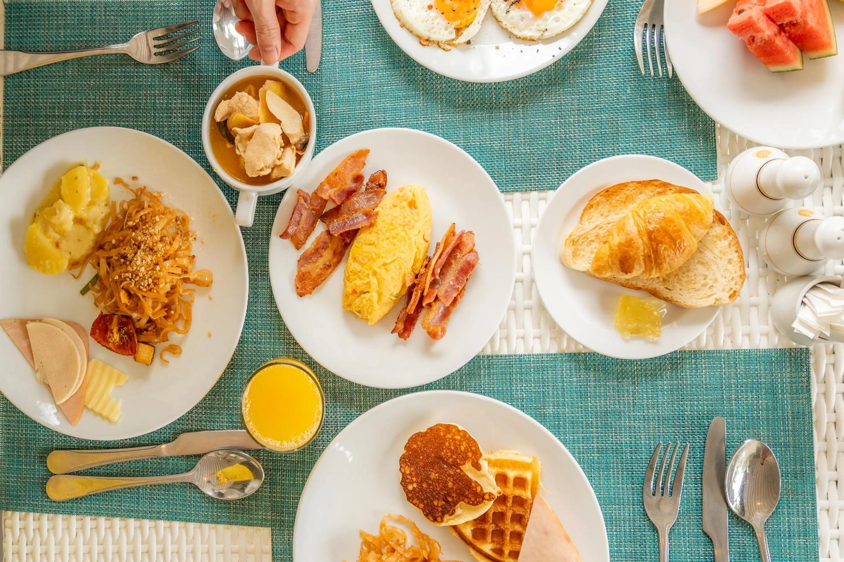 Restaurant/places to eat in Lanta Sand Resort & Spa