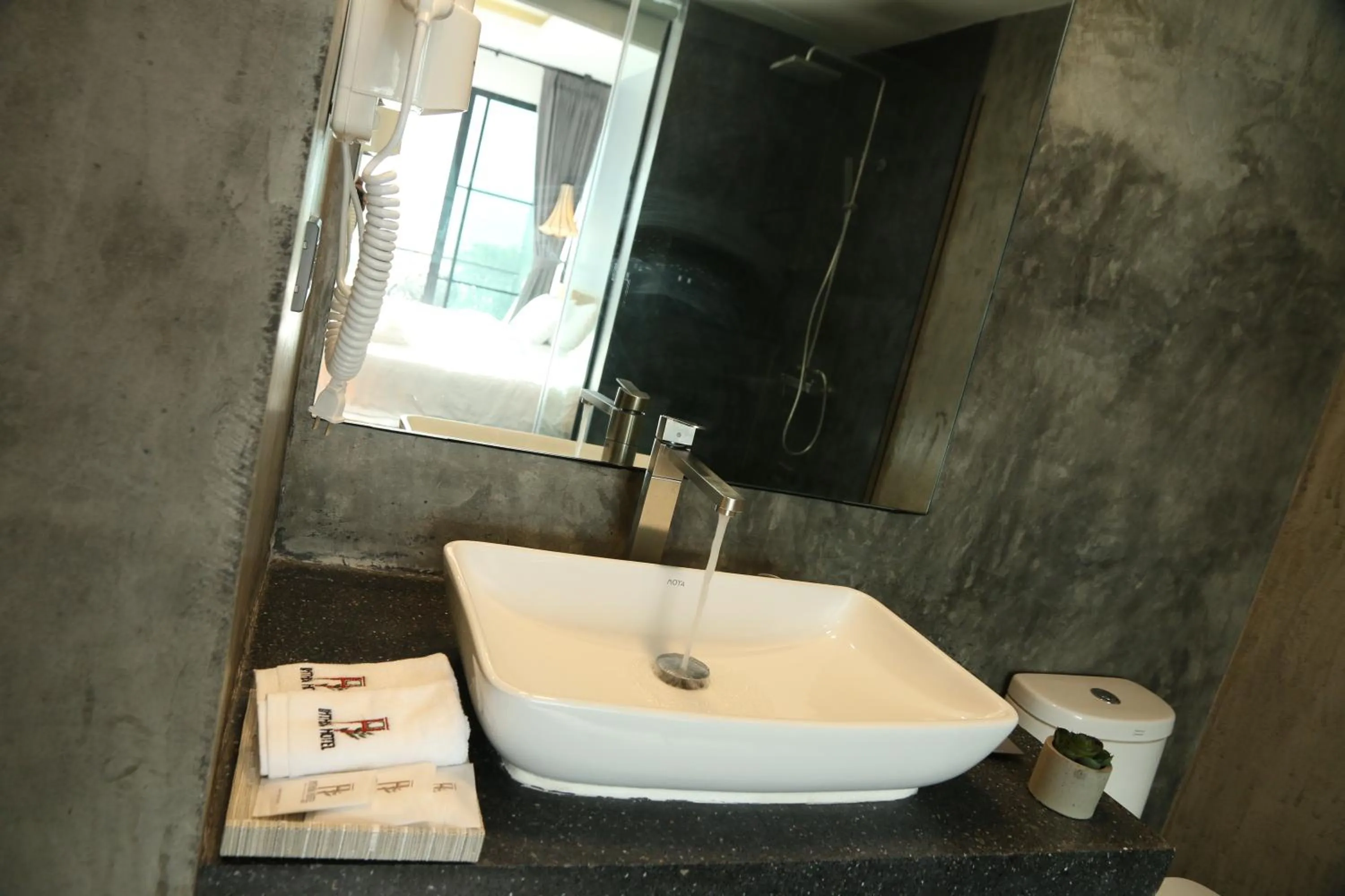 Shower in Inthira Vangvieng