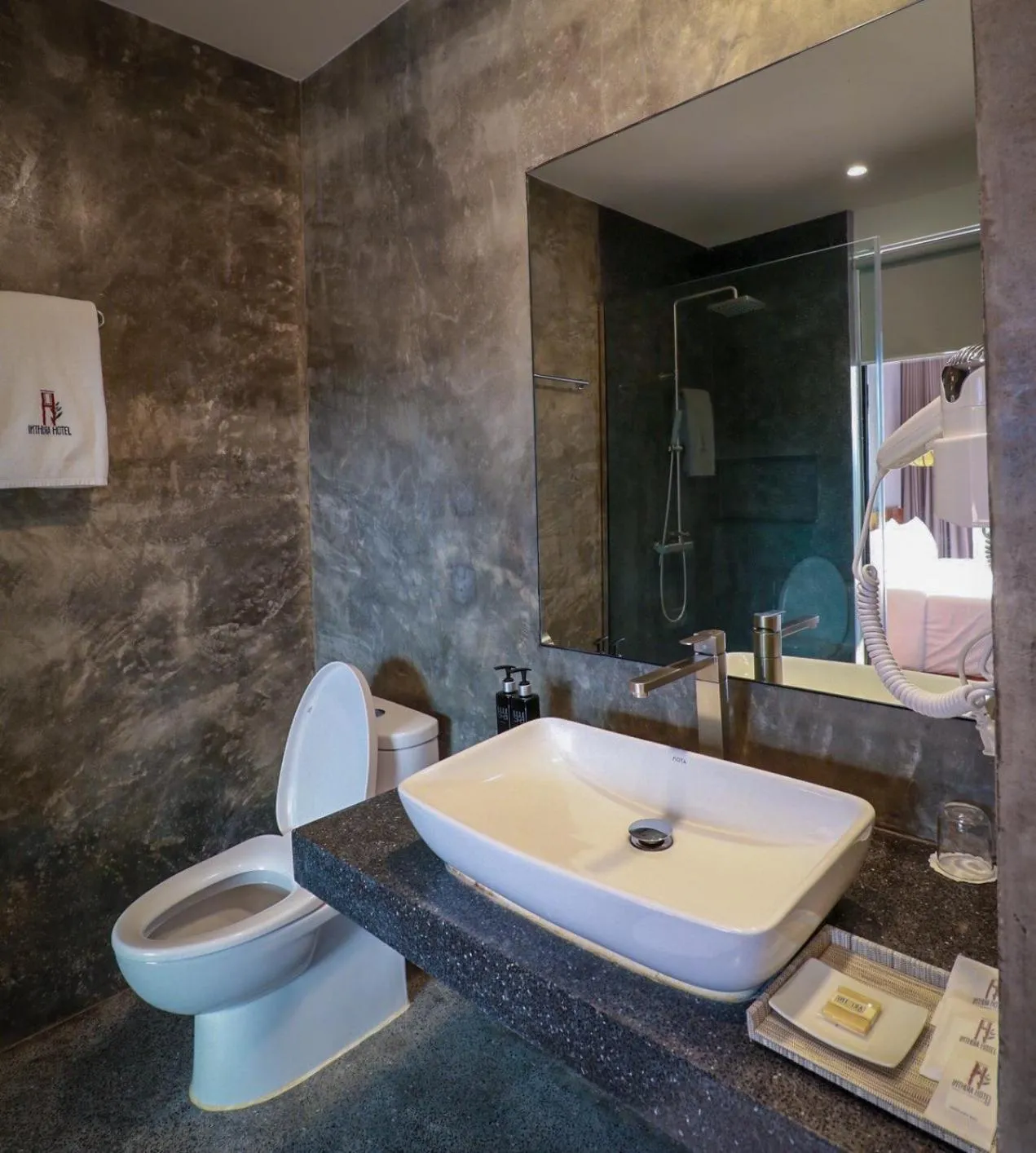 Shower in Inthira Vangvieng