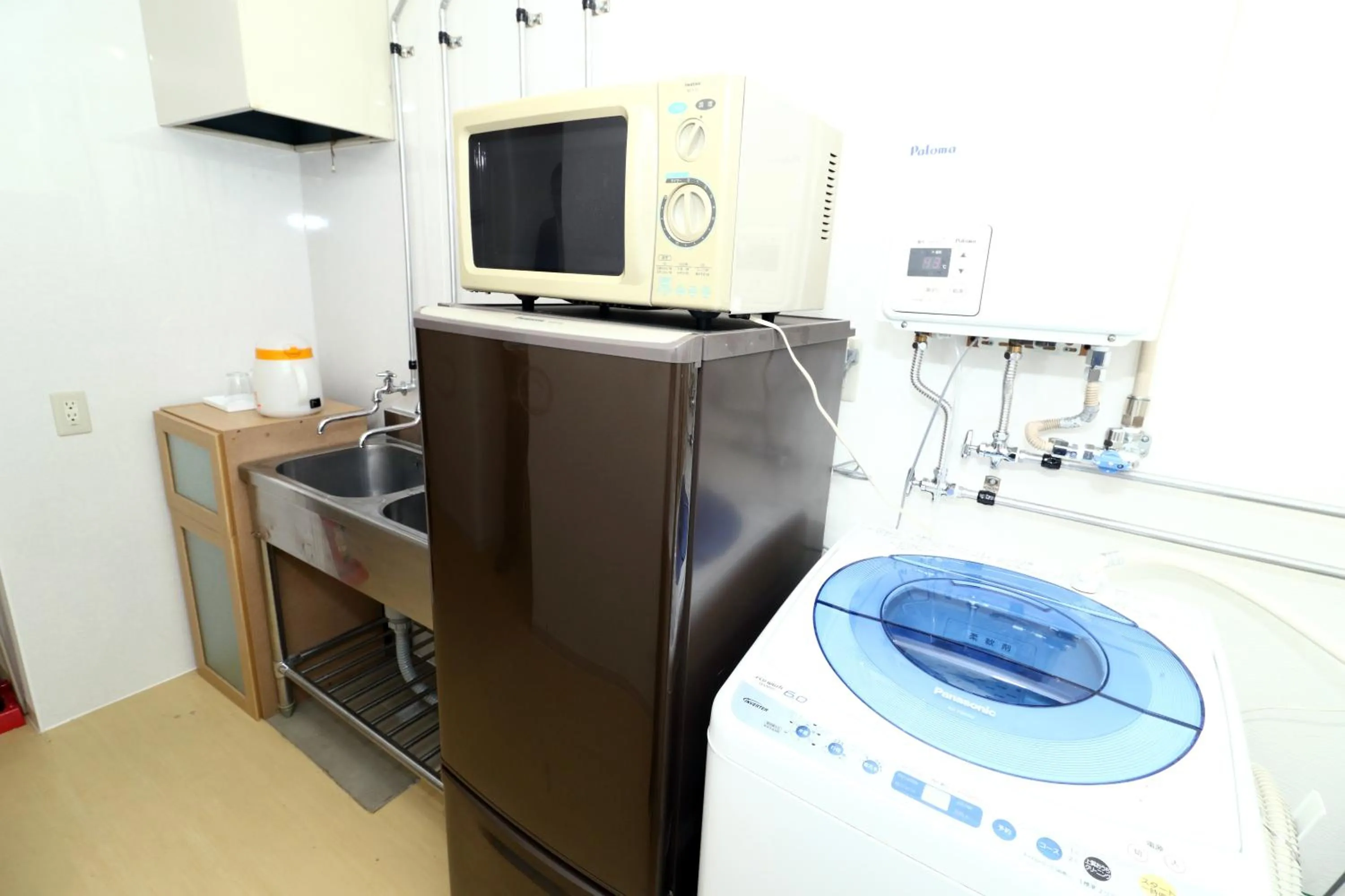Kitchen or kitchenette, Bed in Sapporo Guest House Nariya