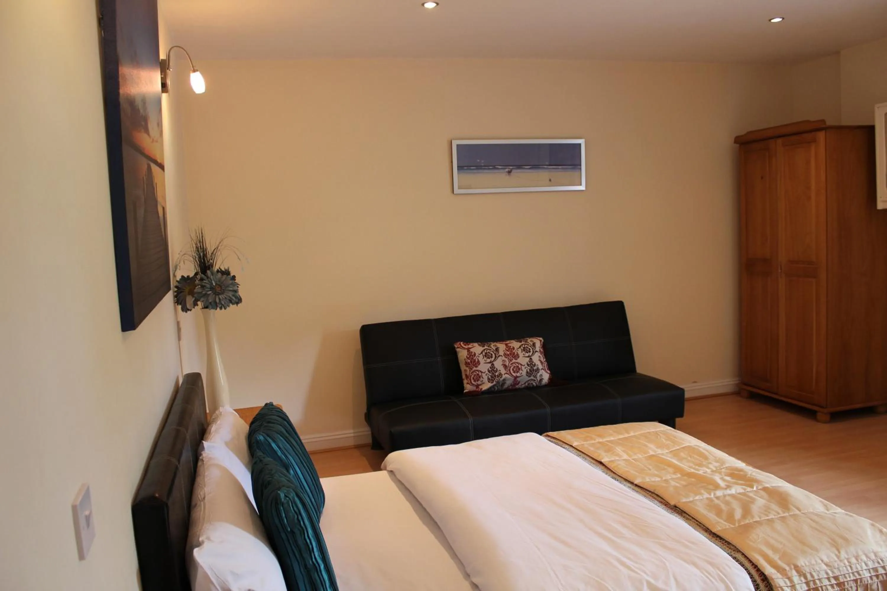 Photo of the whole room, Bed in Remarc Guest House