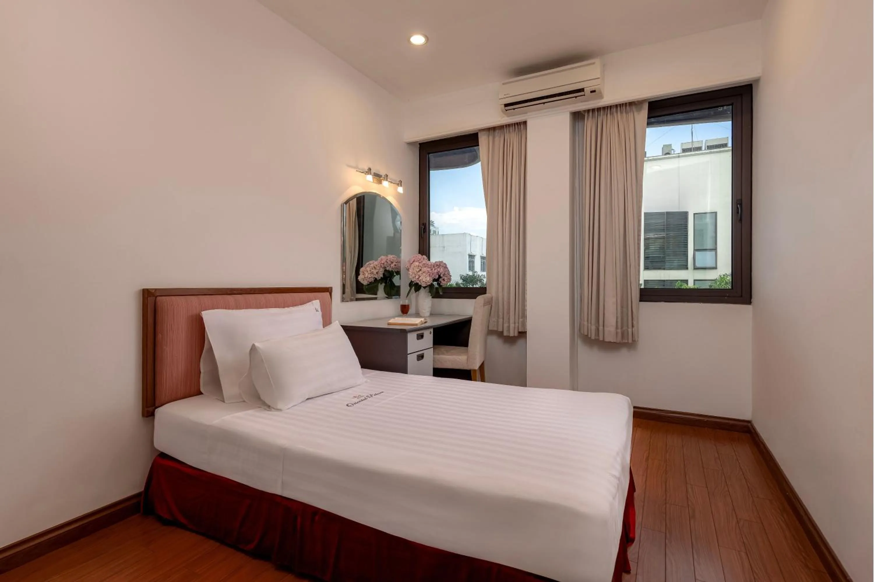 Bedroom, Bed in Oriental Palace Apartments Hanoi