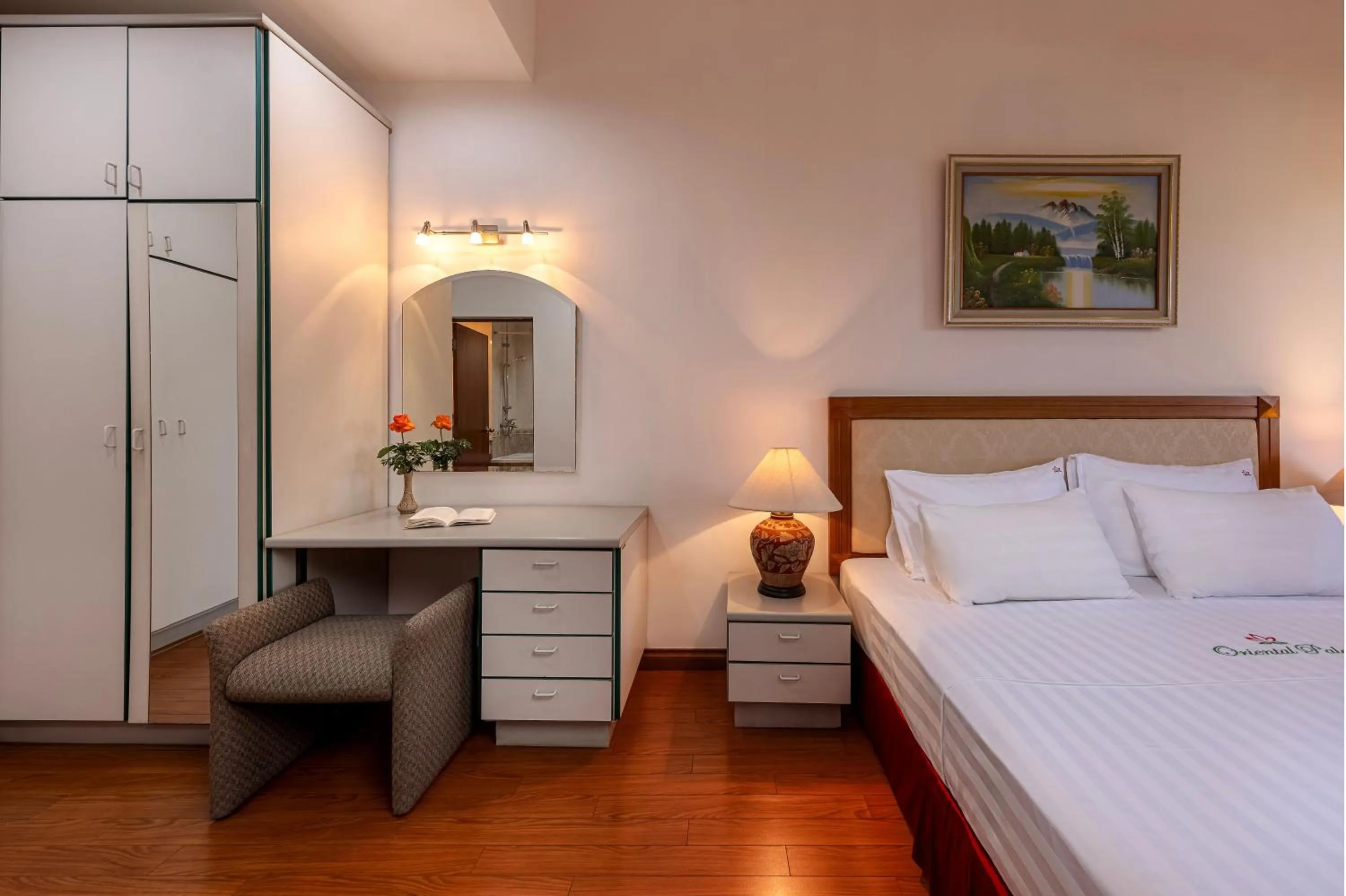 Bedroom, Bed in Oriental Palace Apartments Hanoi