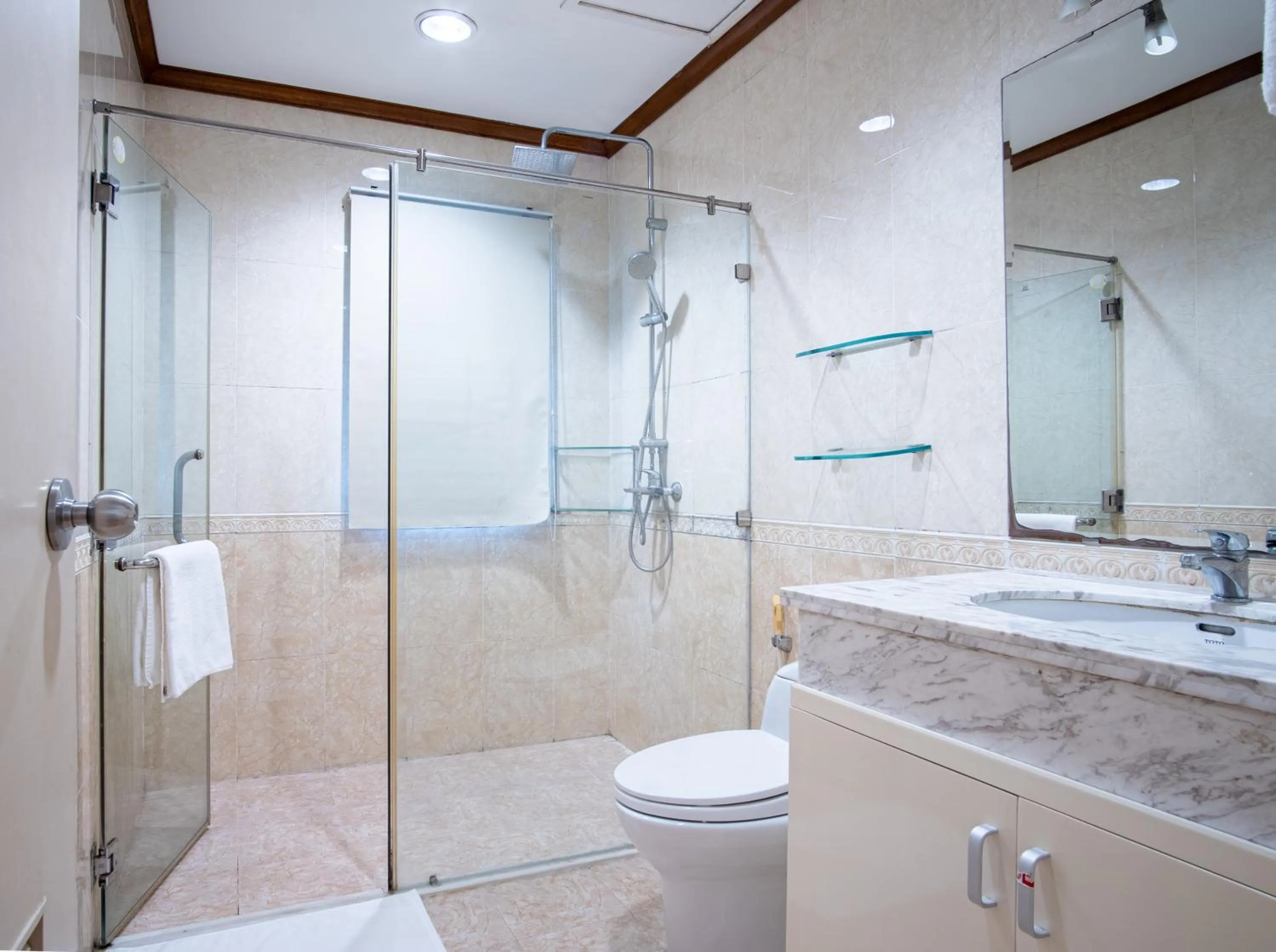 Bathroom in Oriental Palace Apartments Hanoi