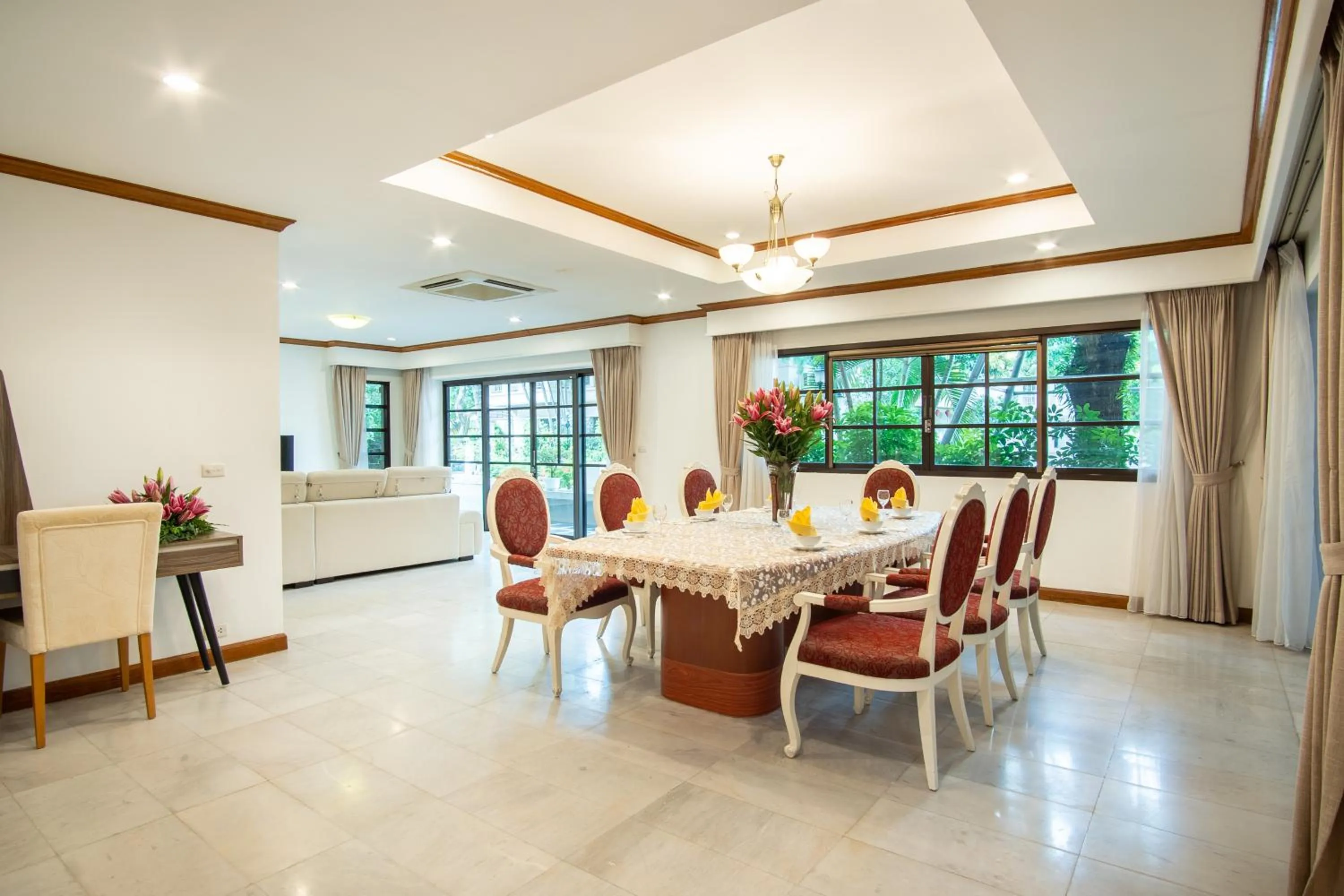 Living room in Oriental Palace Apartments Hanoi