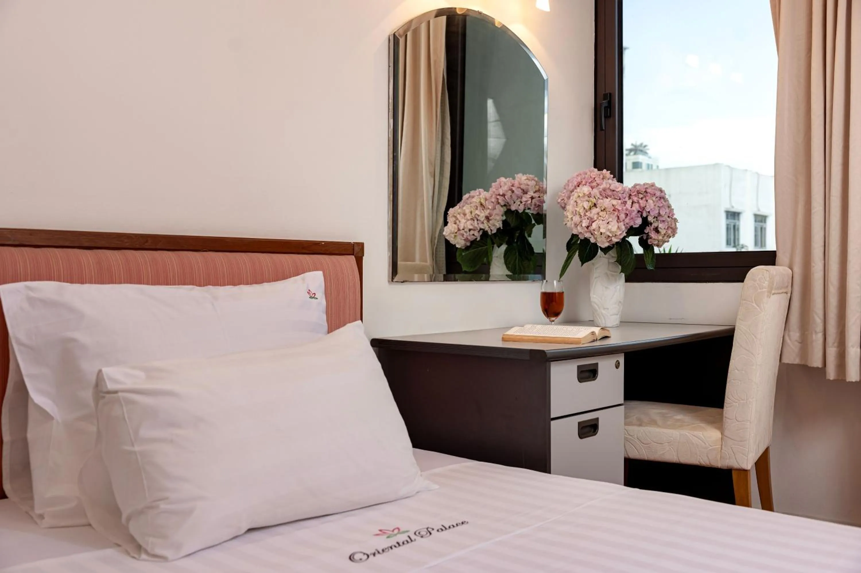 Bedroom, Bed in Oriental Palace Apartments Hanoi