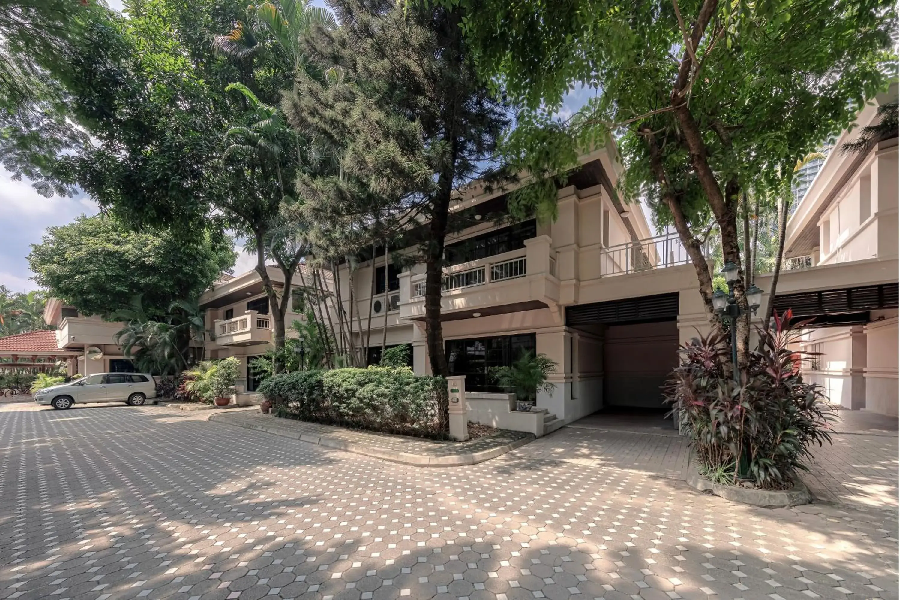 Property building in Oriental Palace Apartments Hanoi Property building in Oriental Palace Apartments Hanoi