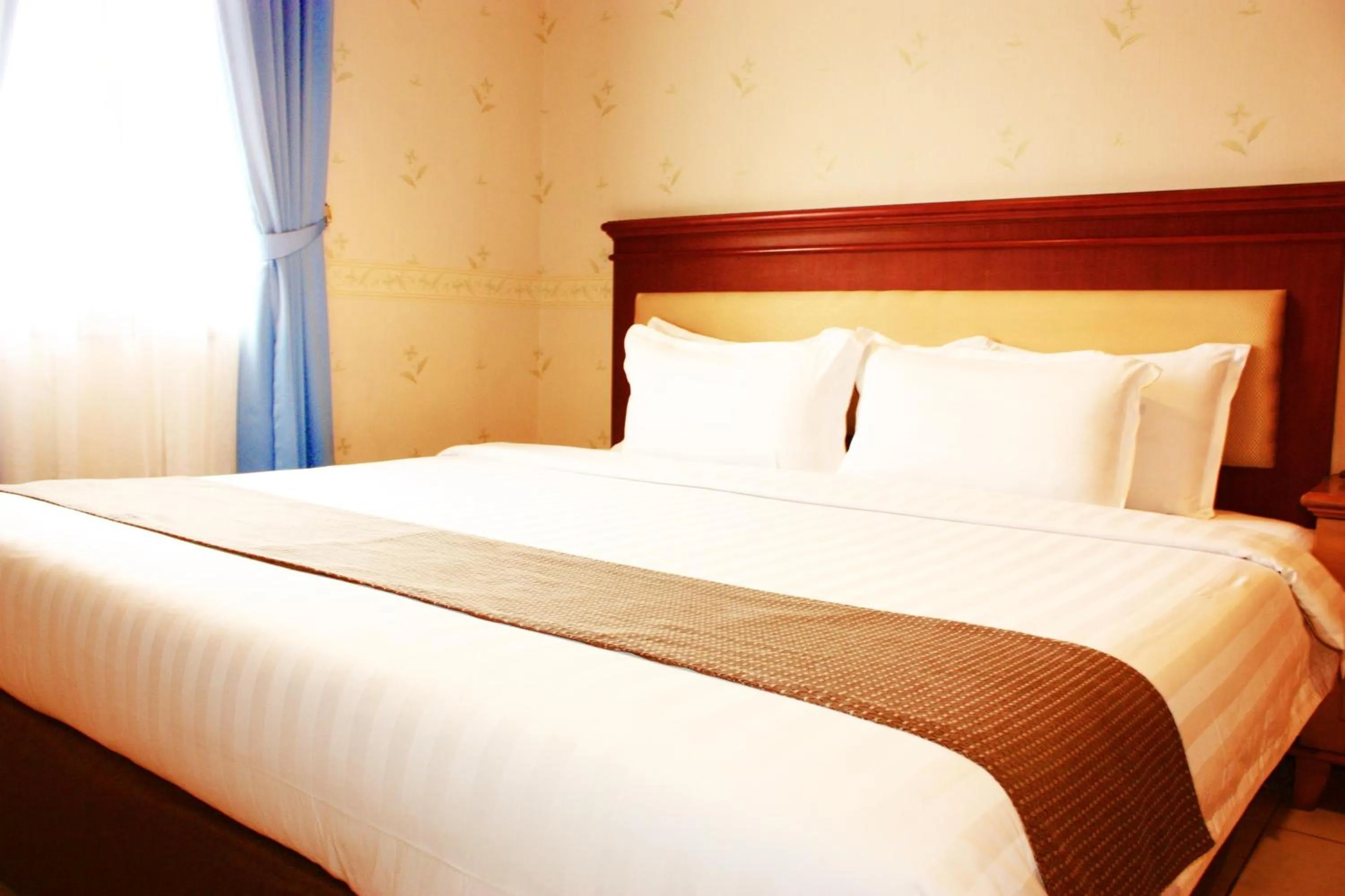 Bedroom, Bed in Travellers Suites Serviced Apartments