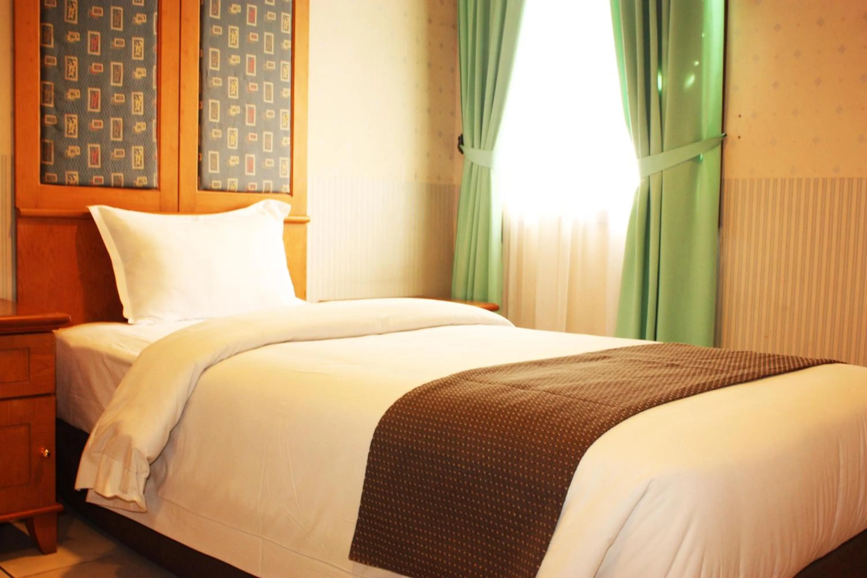 Bedroom, Bed in Travellers Suites Serviced Apartments