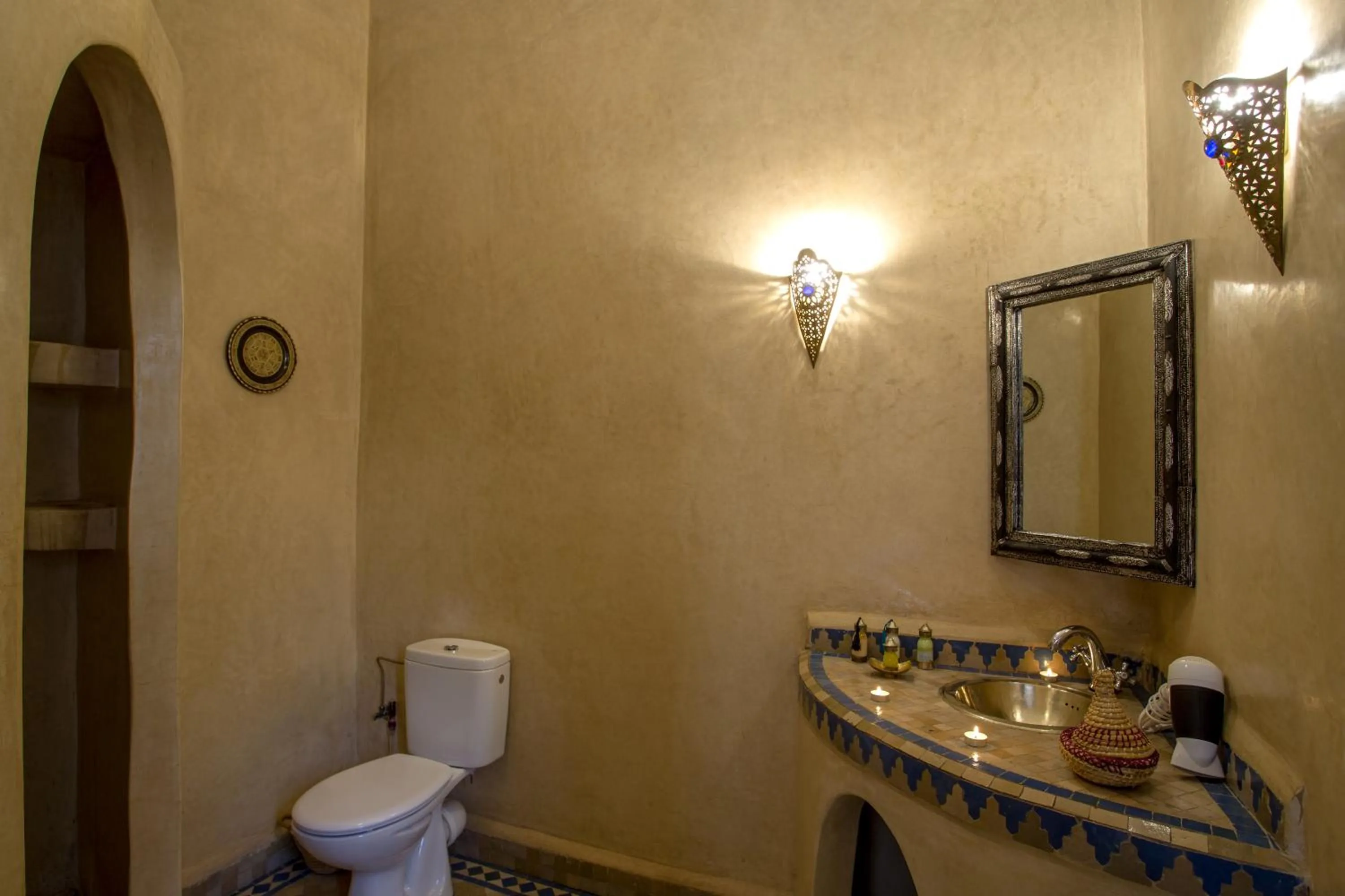 Toilet in Riad Ciel d'Orient