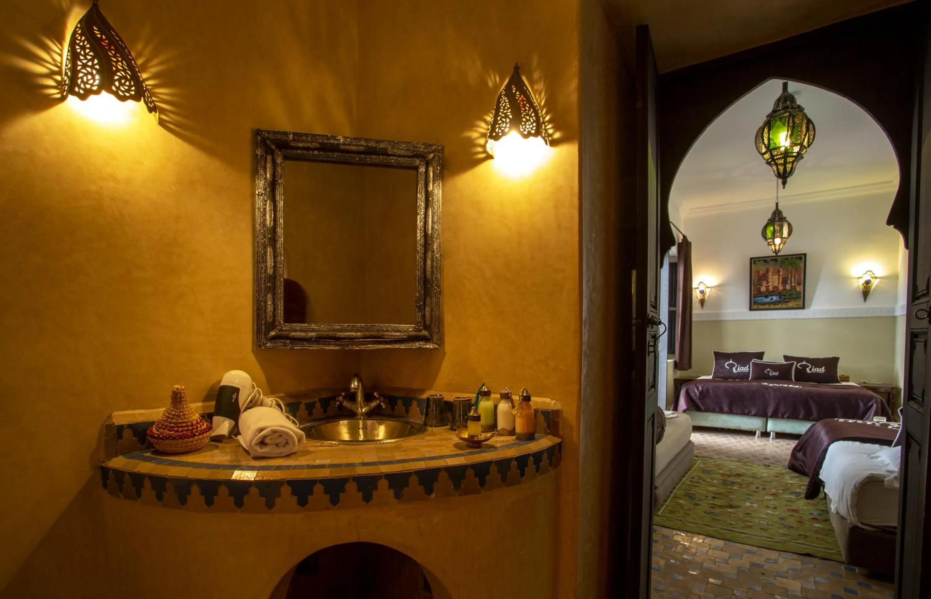 Bathroom, Bed in Riad Ciel d'Orient