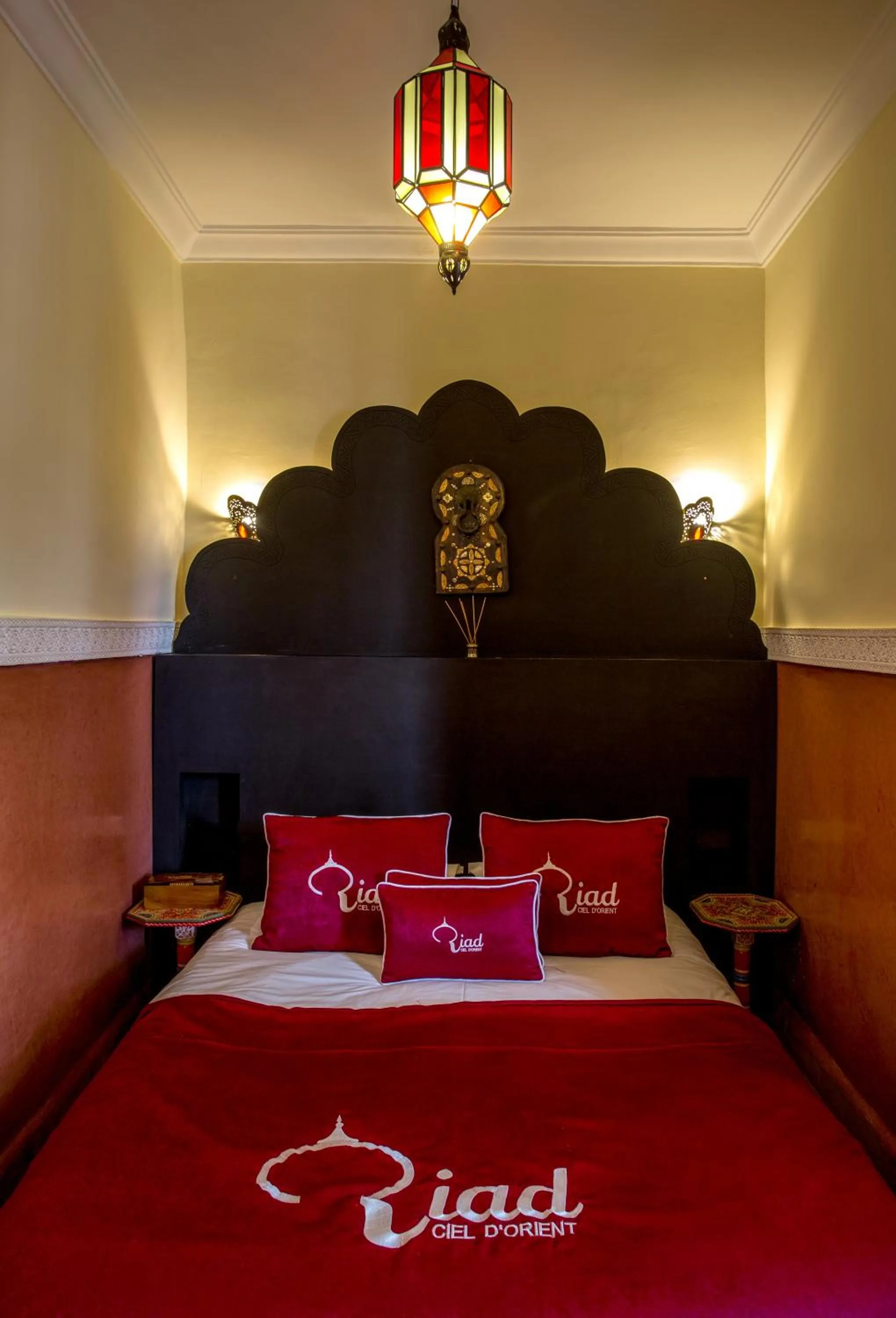 Bed in Riad Ciel d'Orient