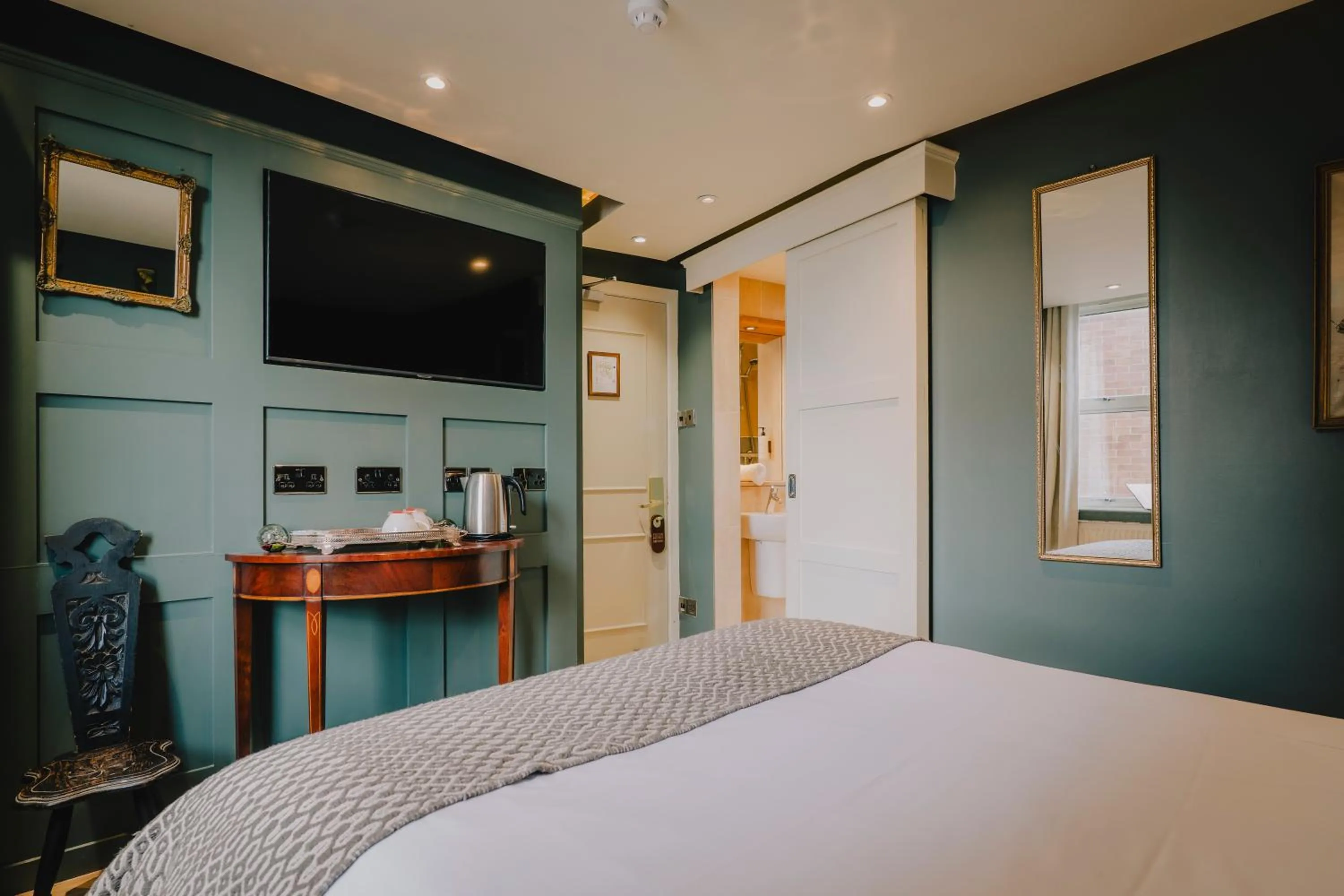 Bedroom, Bed in The Galaxie