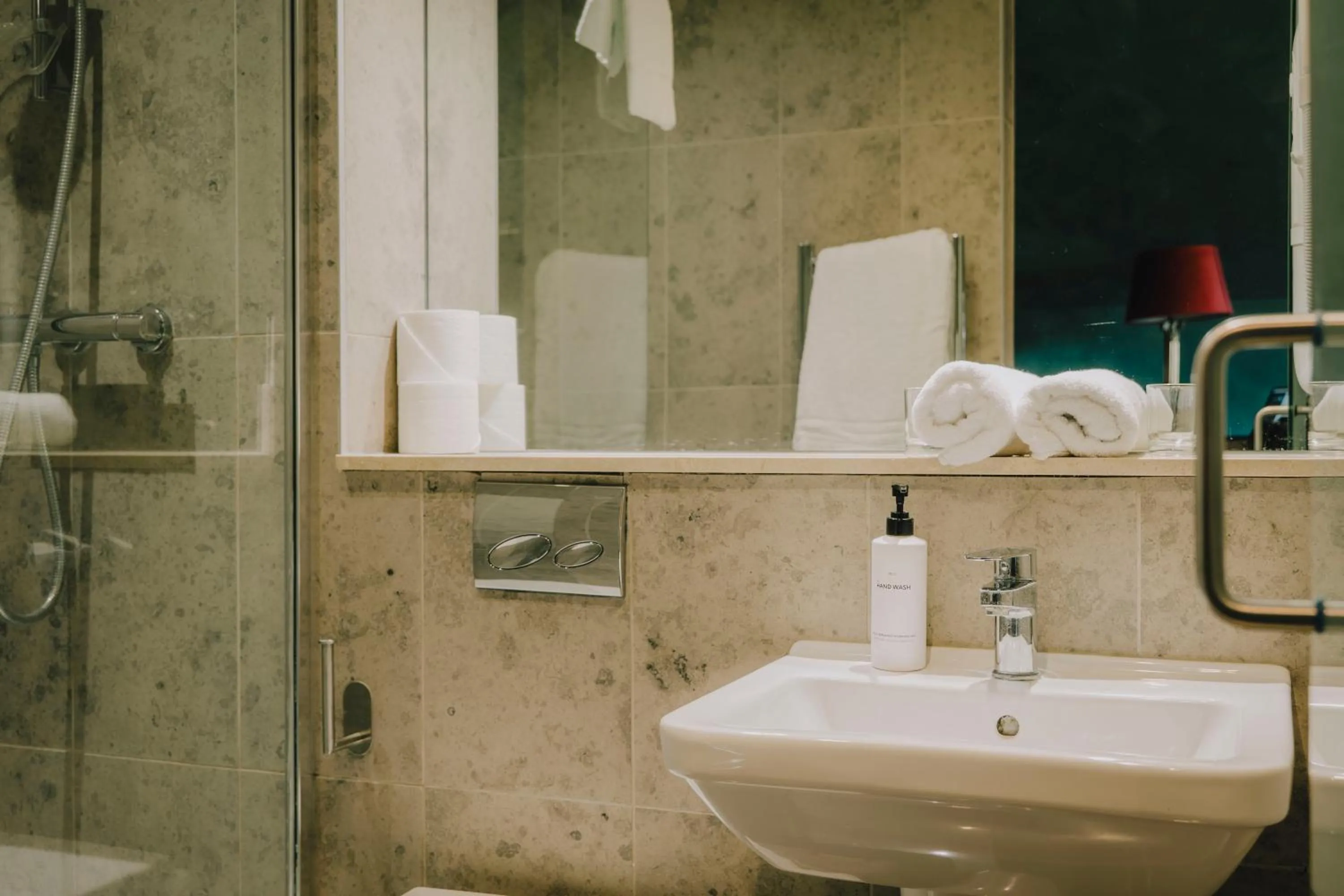 Bathroom in The Galaxie