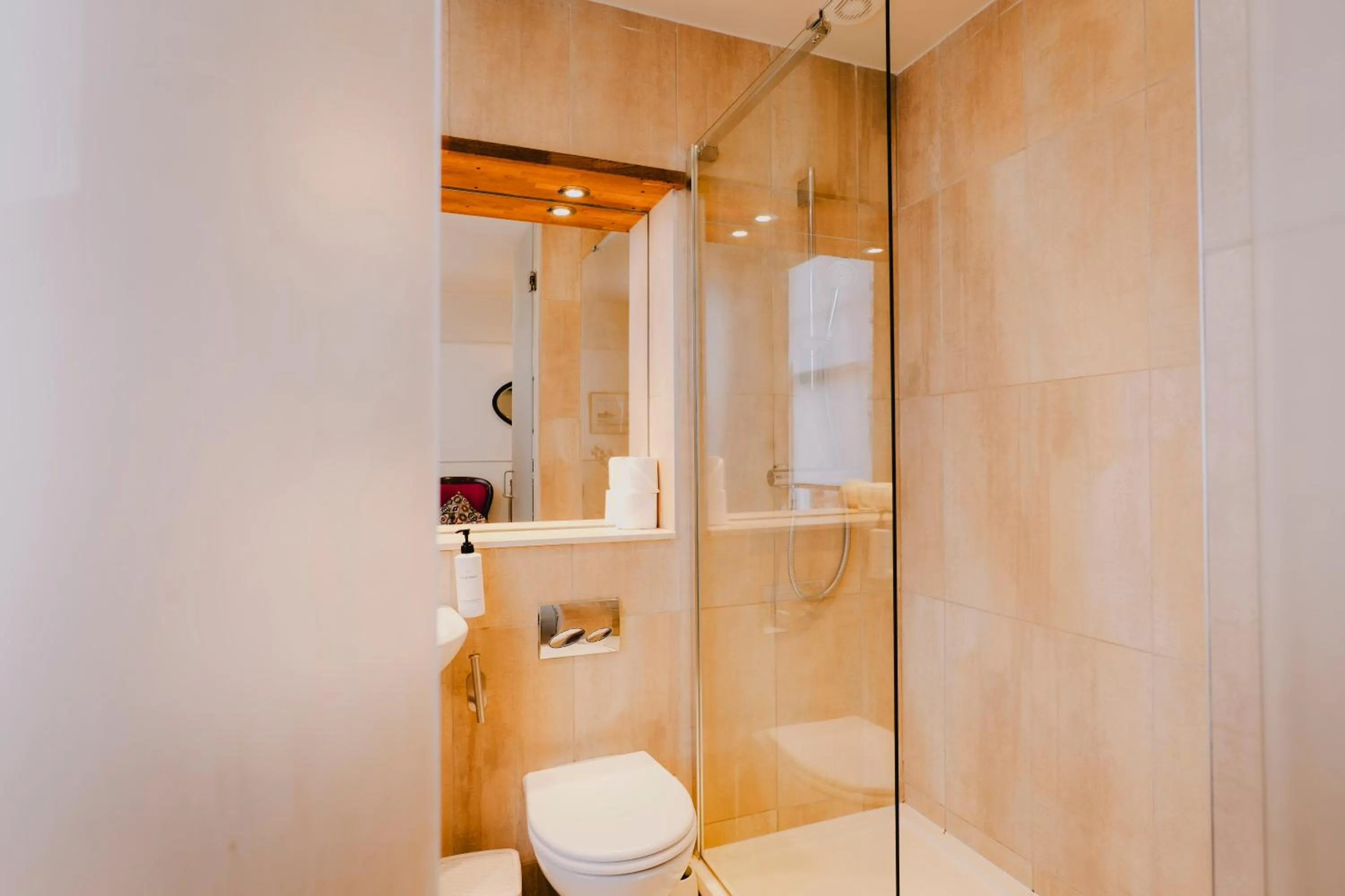 Bathroom in The Galaxie