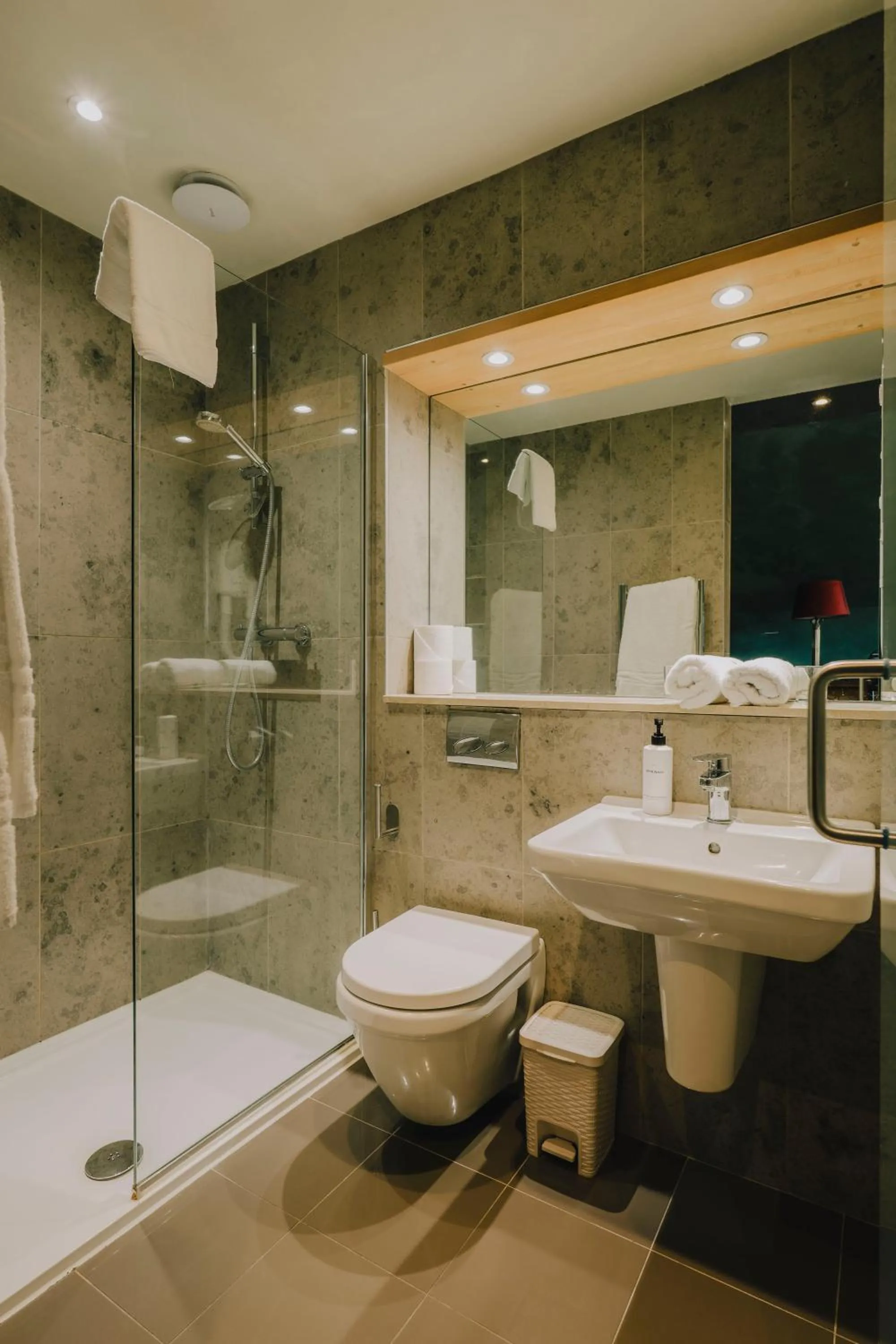 Bathroom in The Galaxie