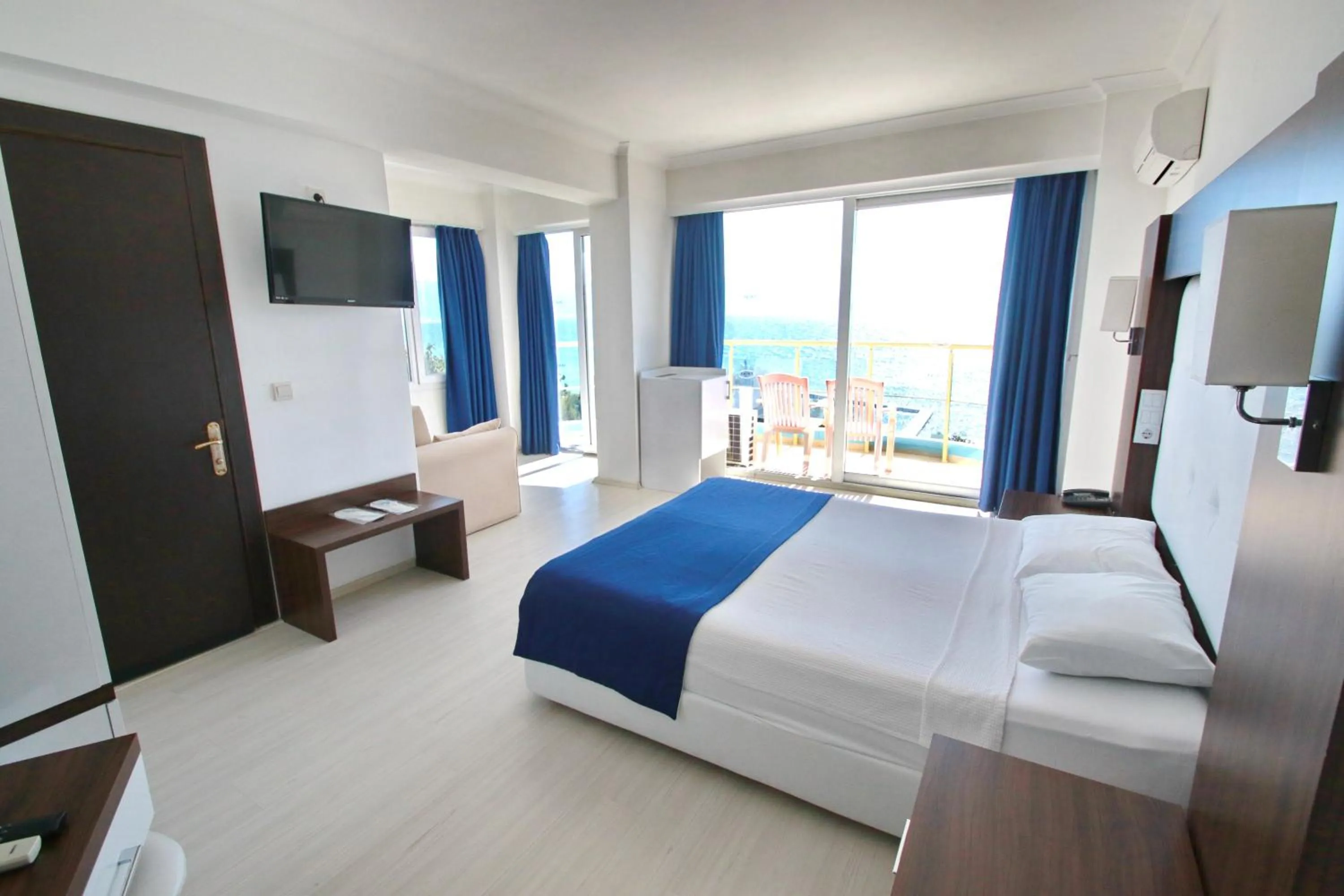 Sea view, Bed in Arora Hotel