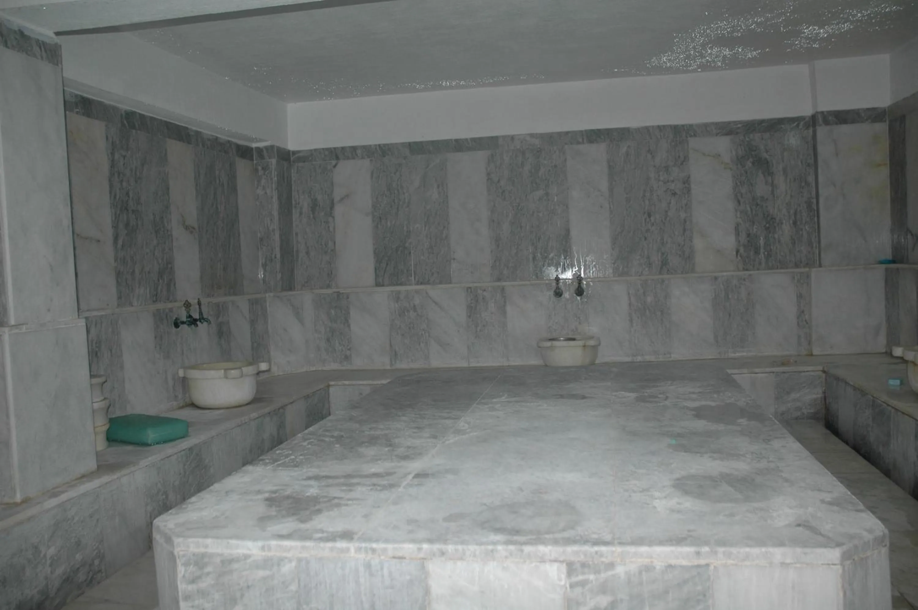 Steam room in Arora Hotel