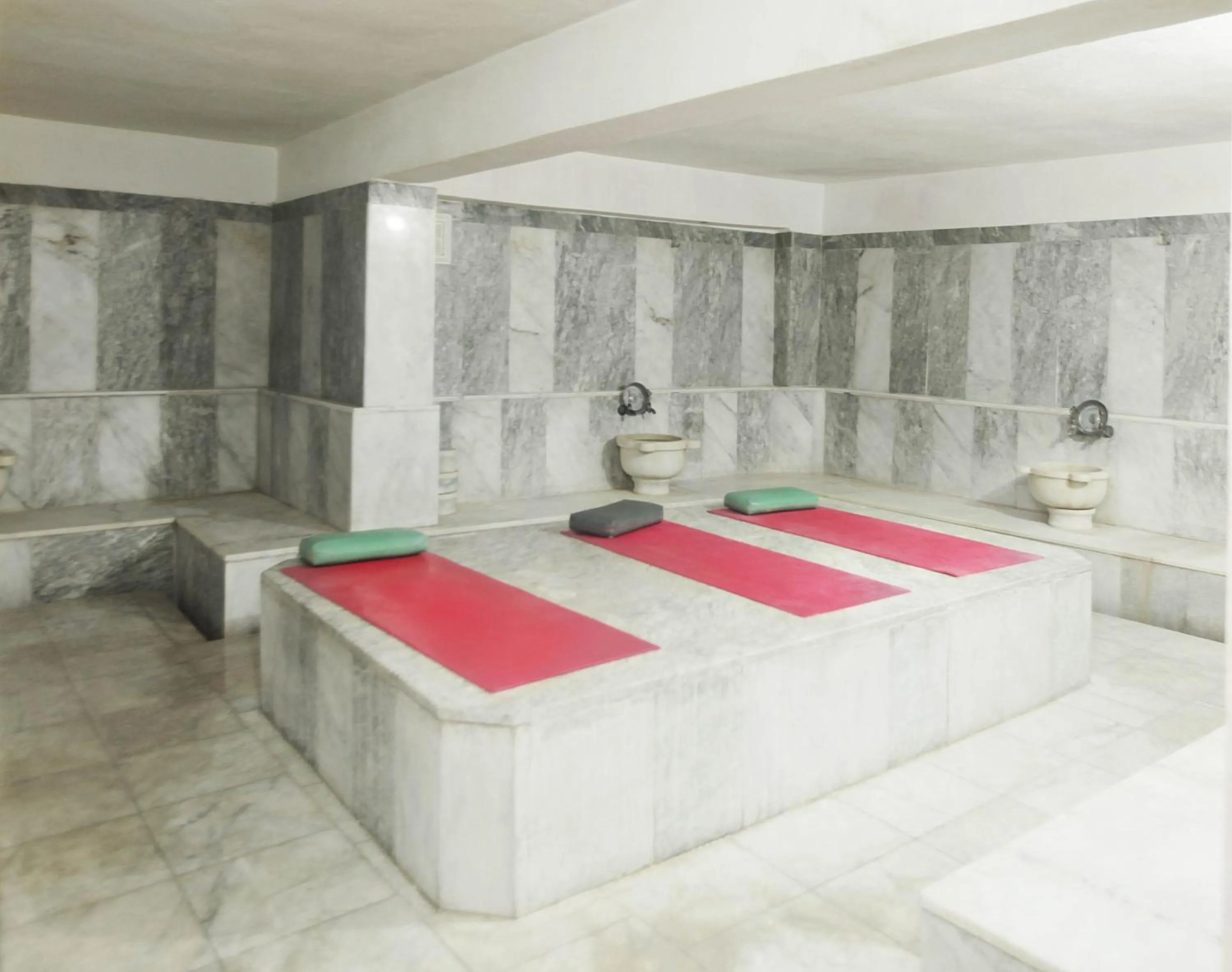 Spa and wellness centre/facilities, Bed in Arora Hotel