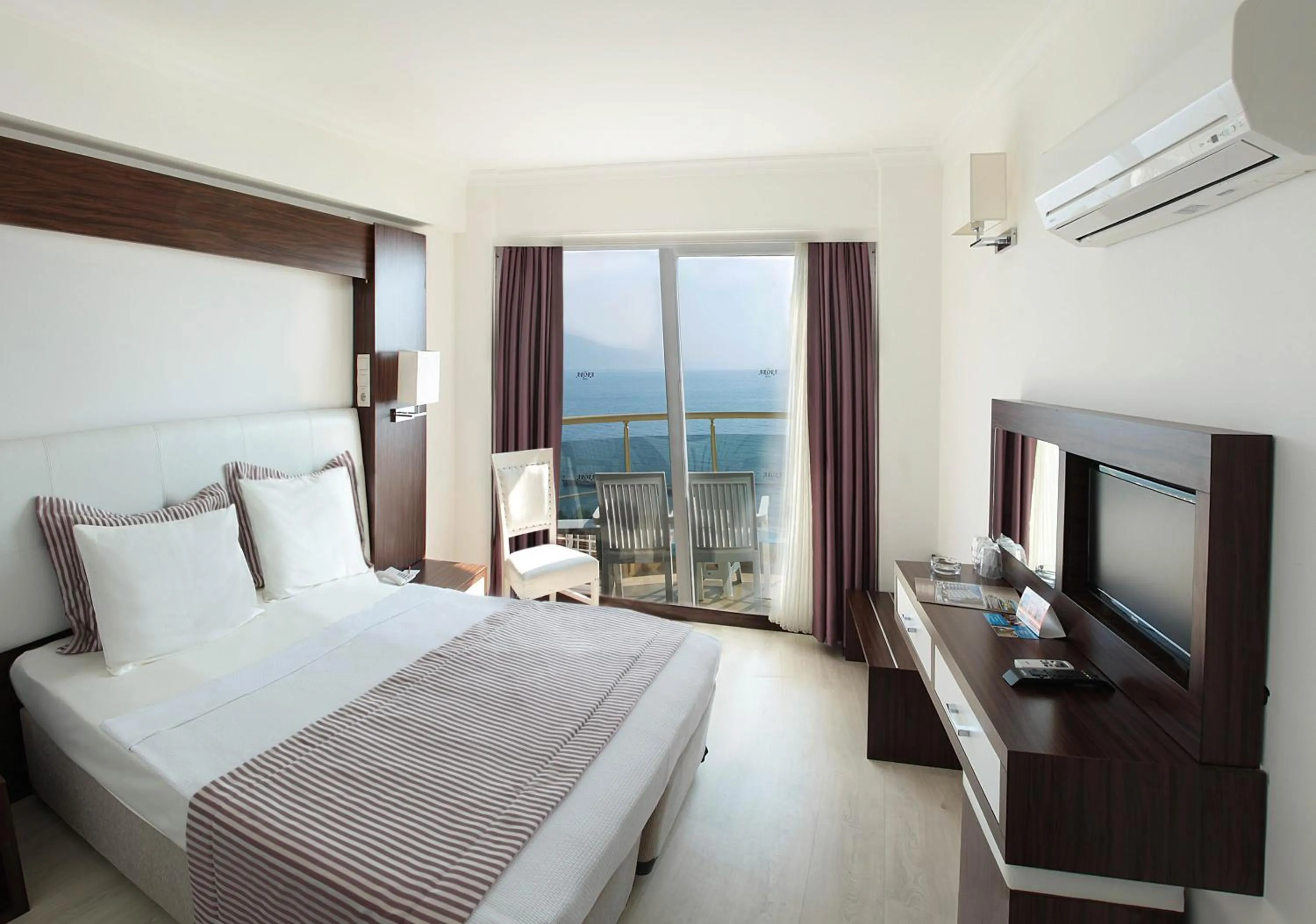 Sea view, Bed in Arora Hotel