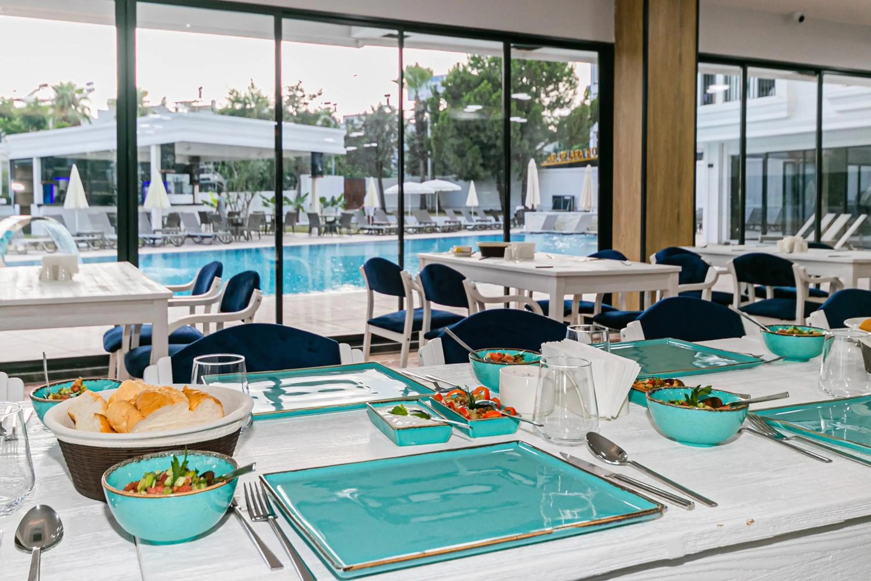 Restaurant/places to eat in Lara World Hotel