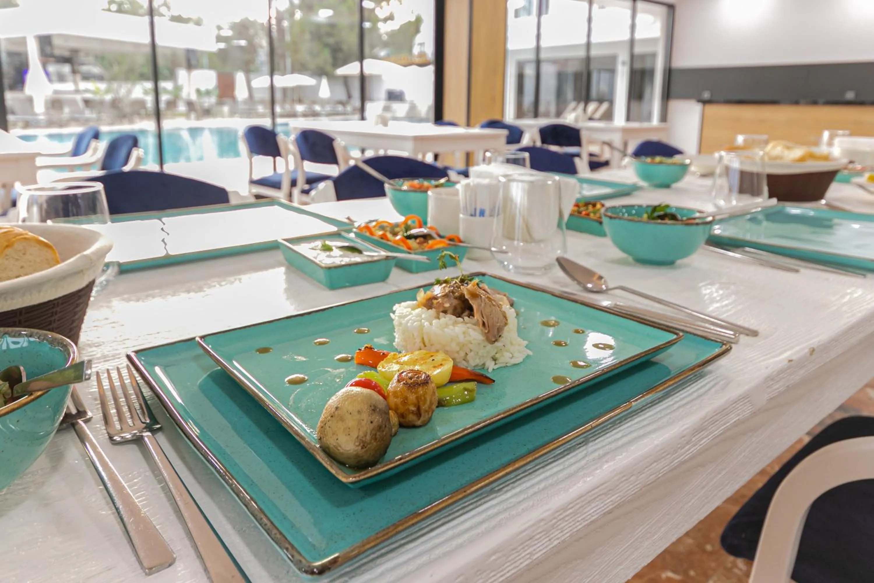 Restaurant/places to eat in Lara World Hotel