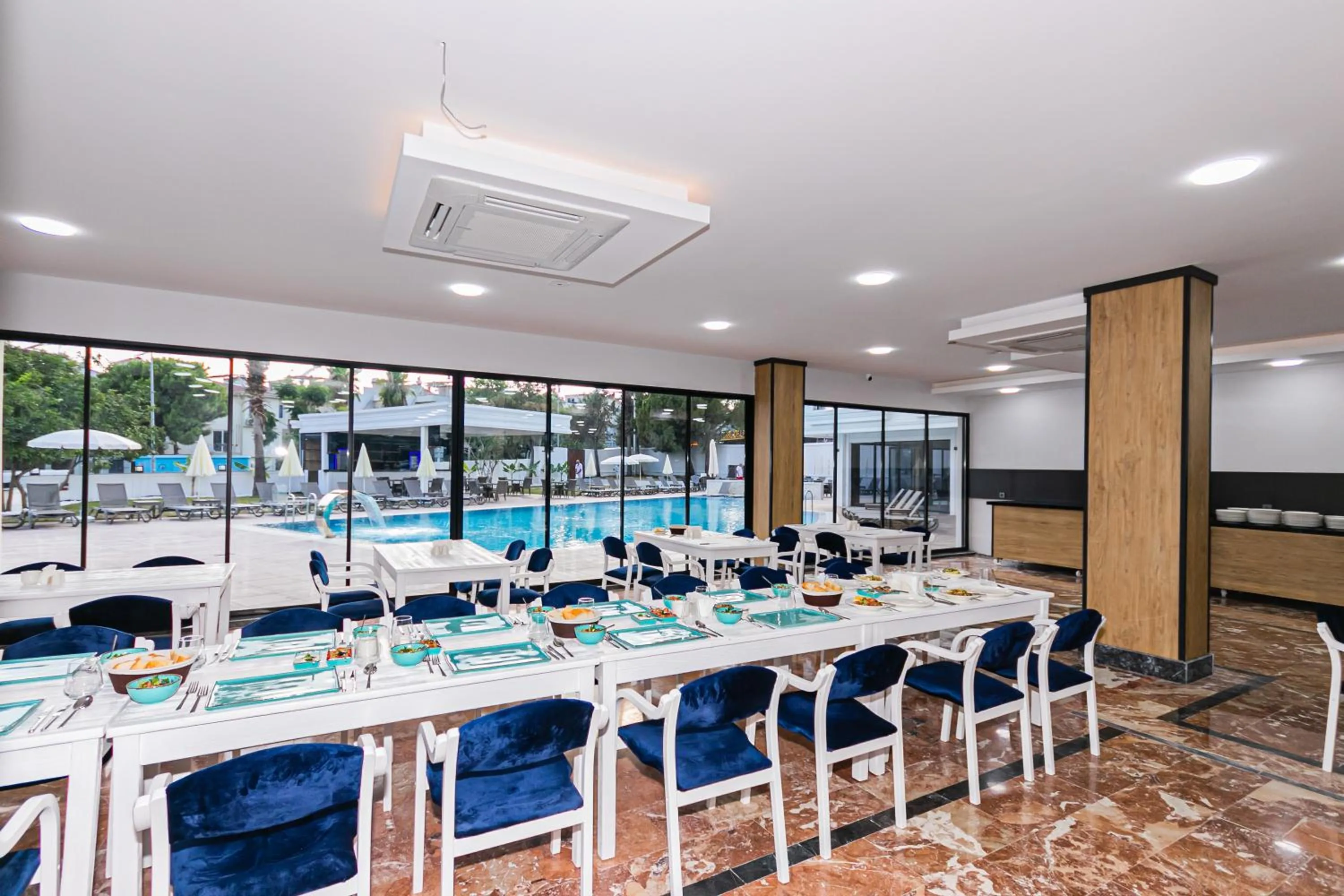 Restaurant/places to eat in Lara World Hotel