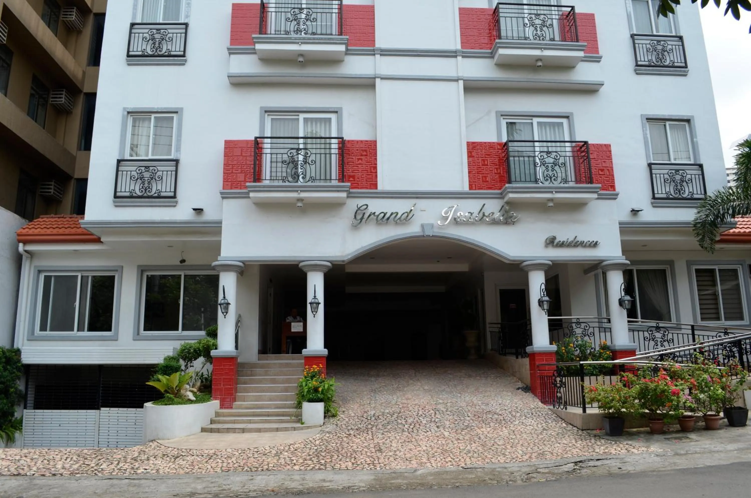 Facade/entrance in Grand Isabella Residences