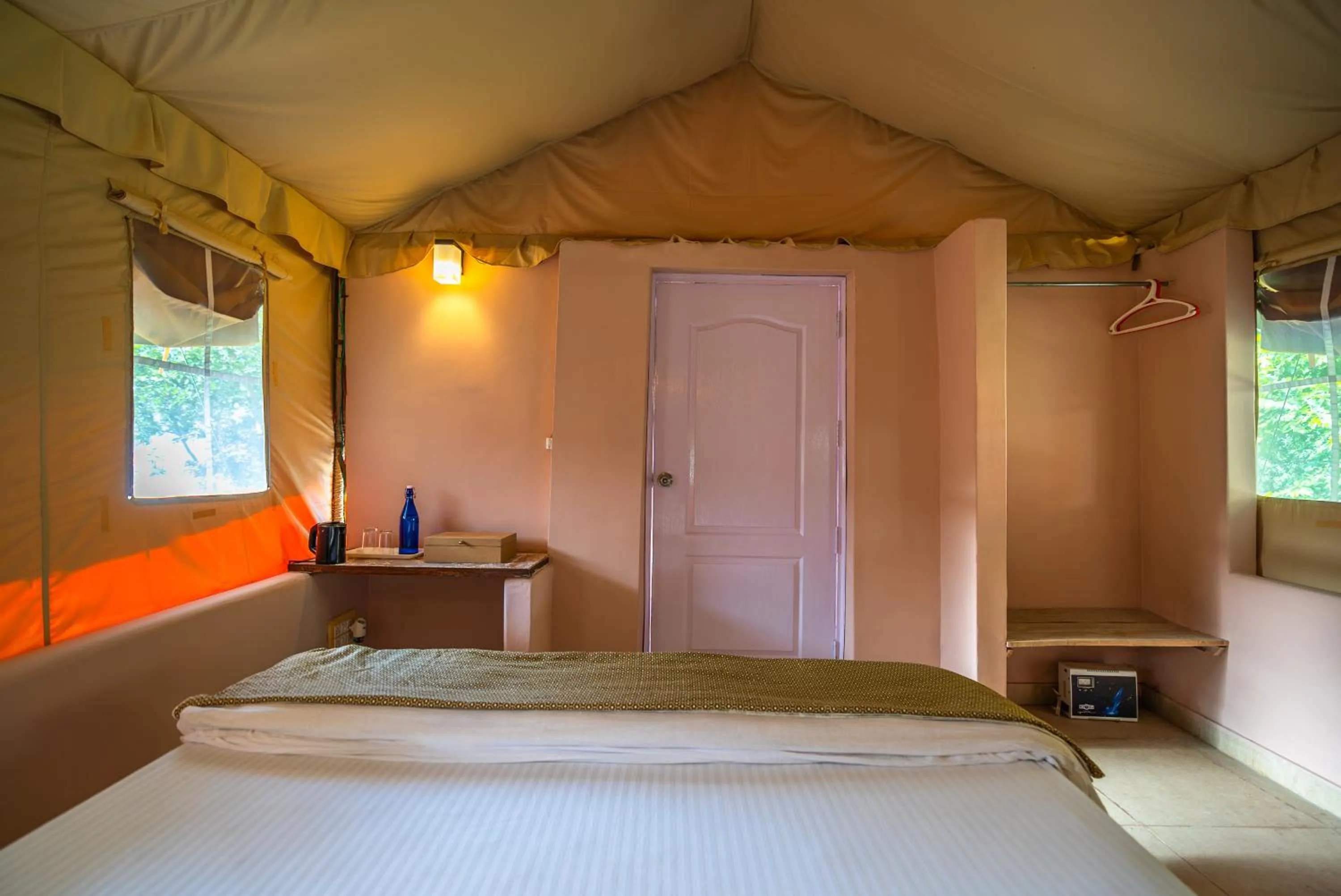 Bed in Banyan By The Ganges