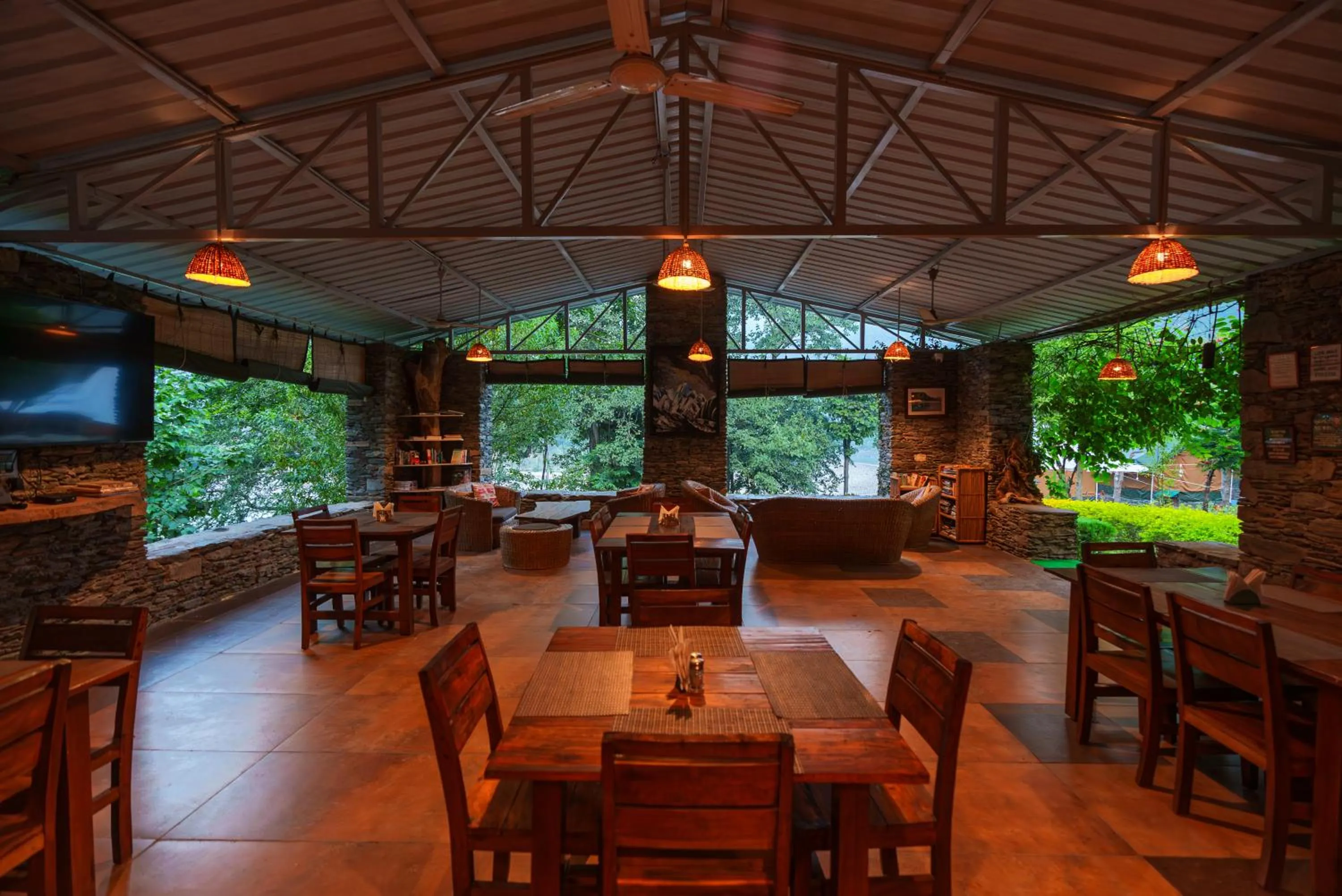 Restaurant/places to eat in Banyan By The Ganges