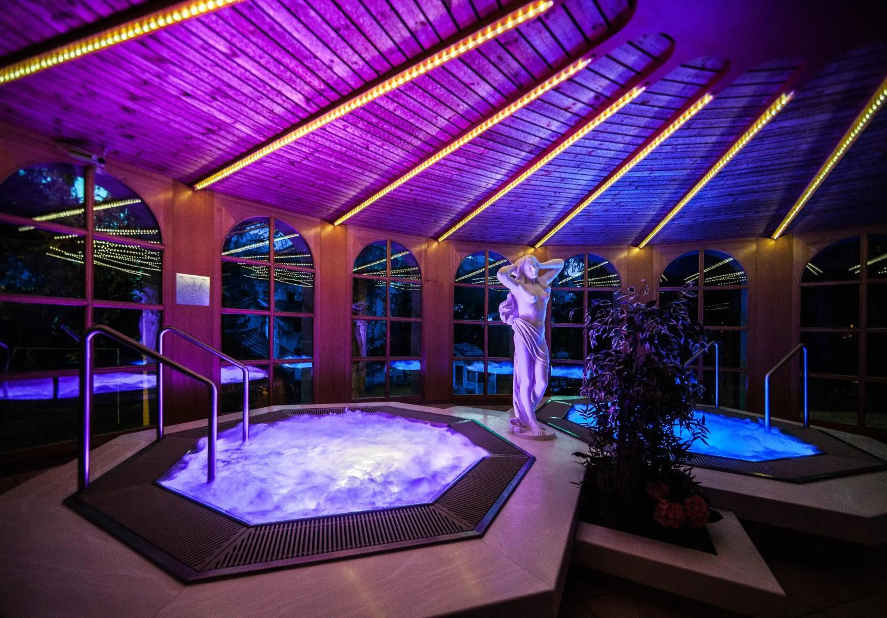 Hot Tub in Hotel Astoria