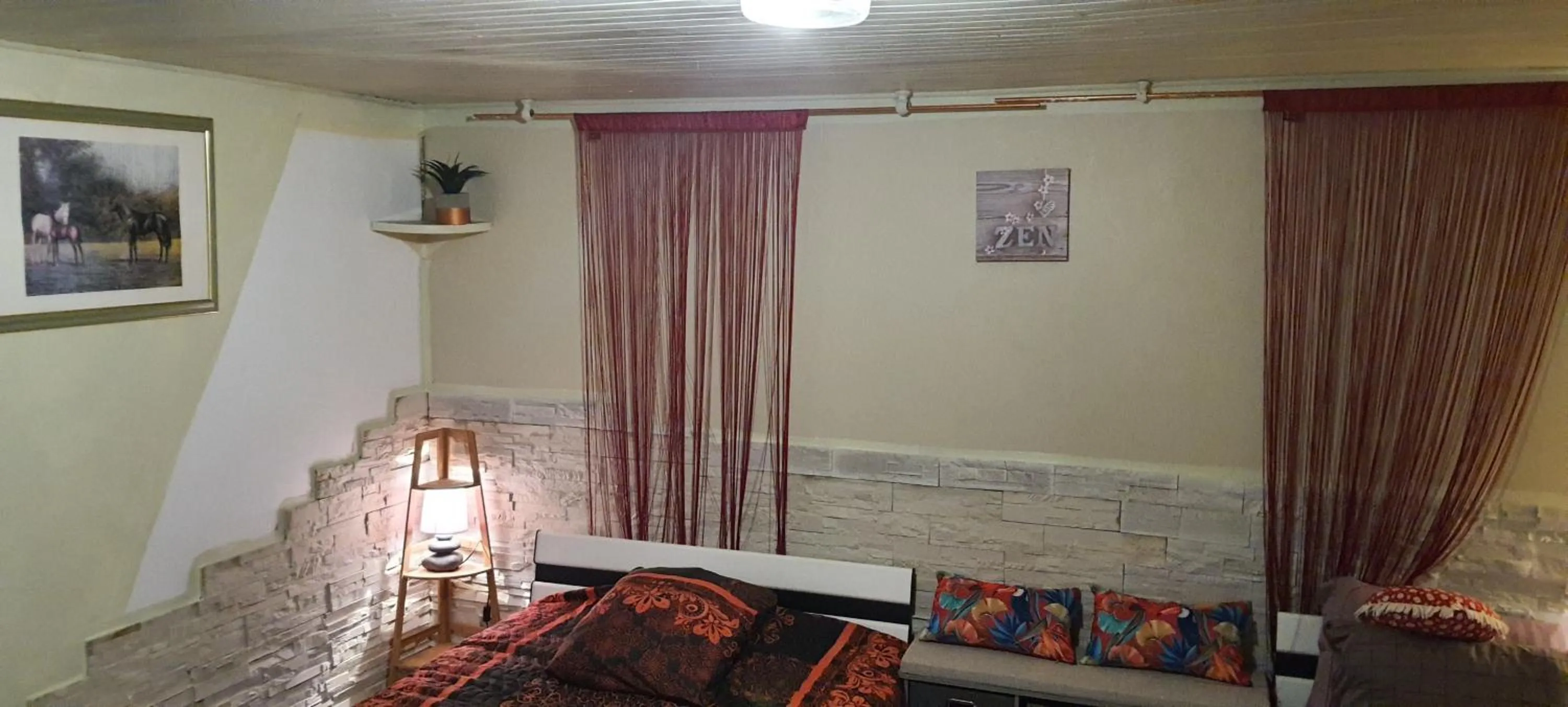 Bedroom in B&B Chambre Chante Cristal