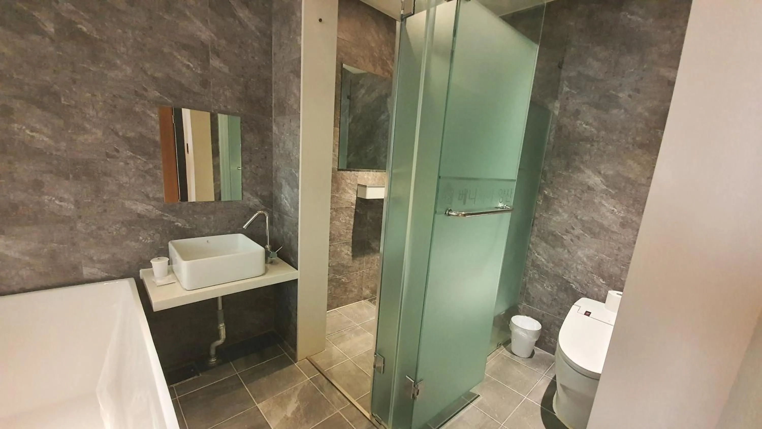 Bathroom in Benikea Hotel Yangsan