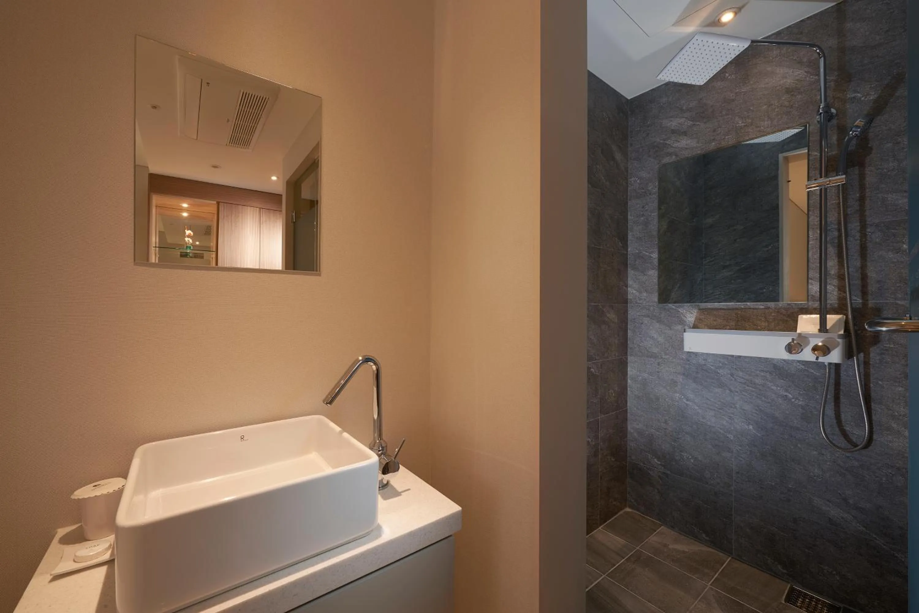 Bathroom in Benikea Hotel Yangsan