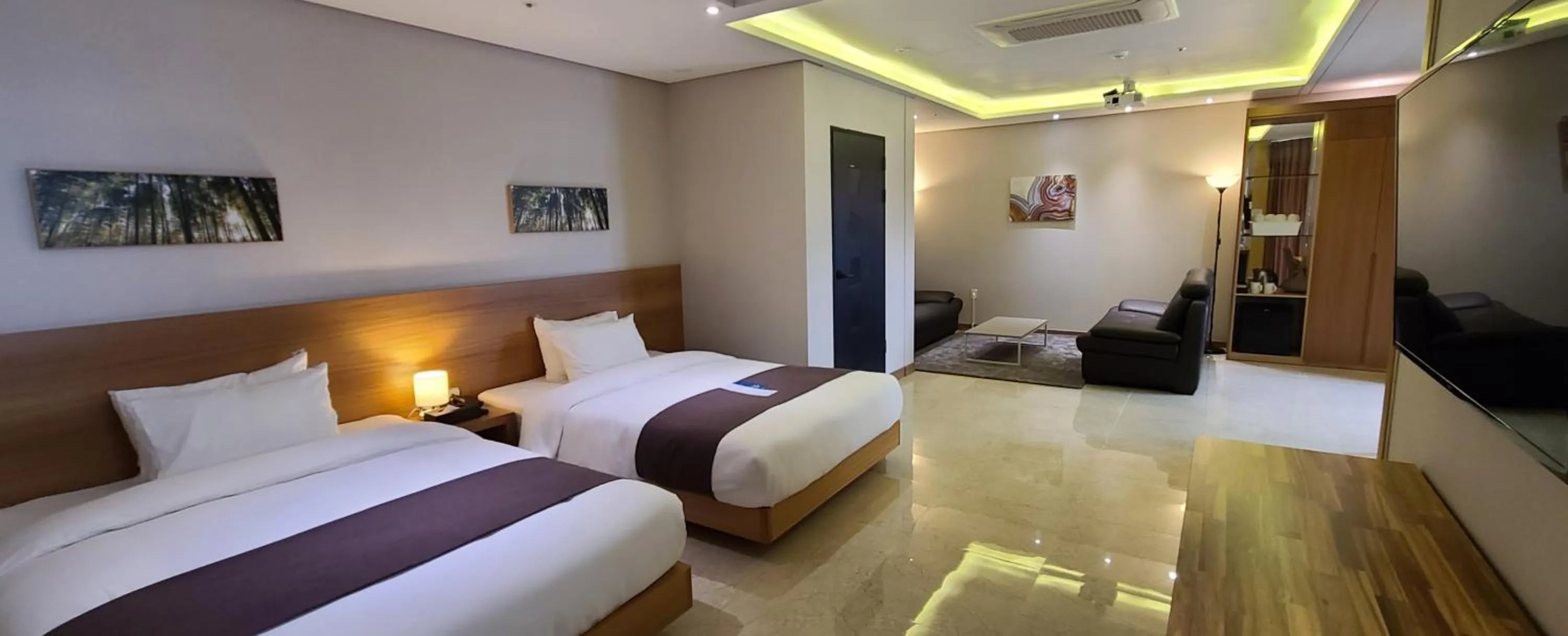 Bedroom, Bed in Benikea Hotel Yangsan