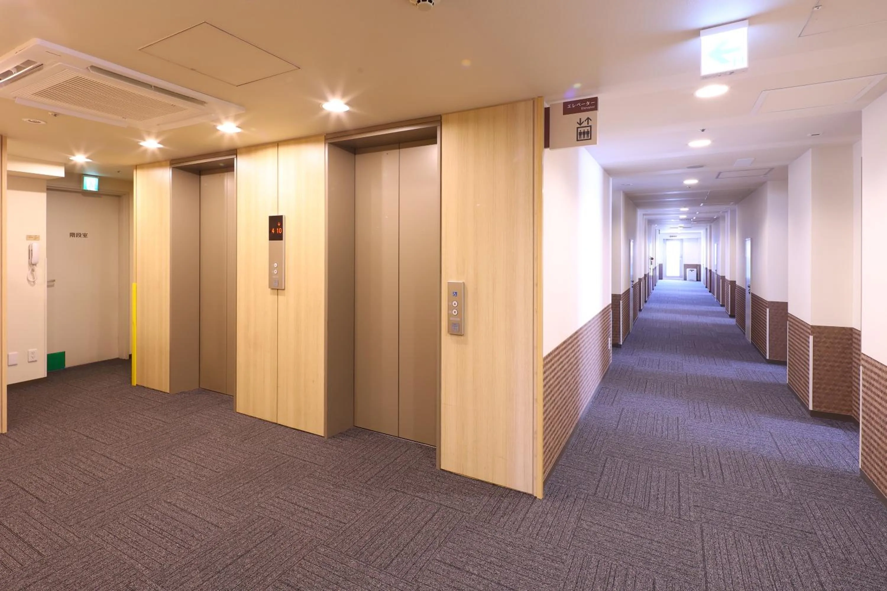 elevator in La Vista Kushirogawa Hotel Natural Hot Spring