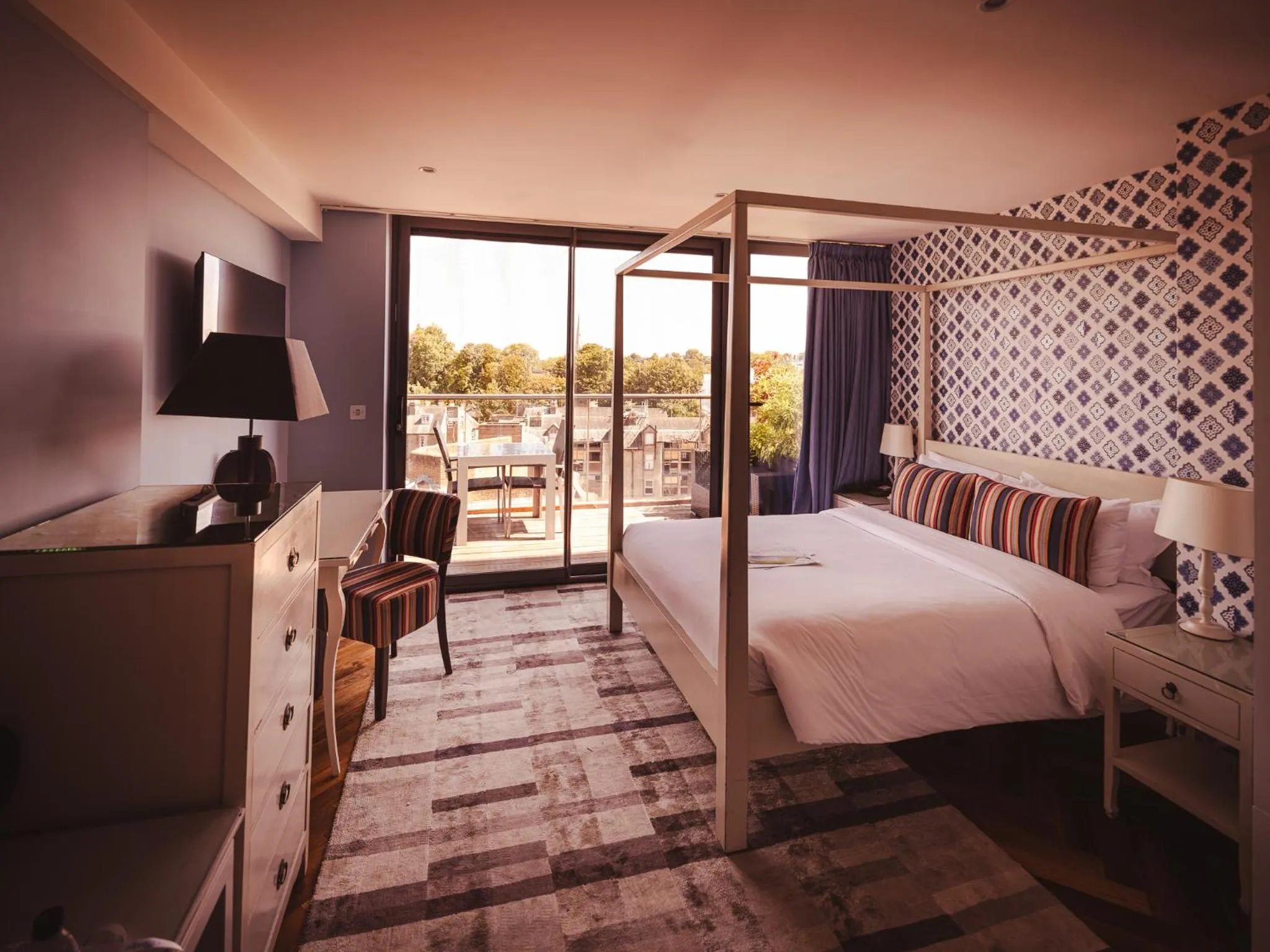 Bed in The Varsity Hotel & Spa