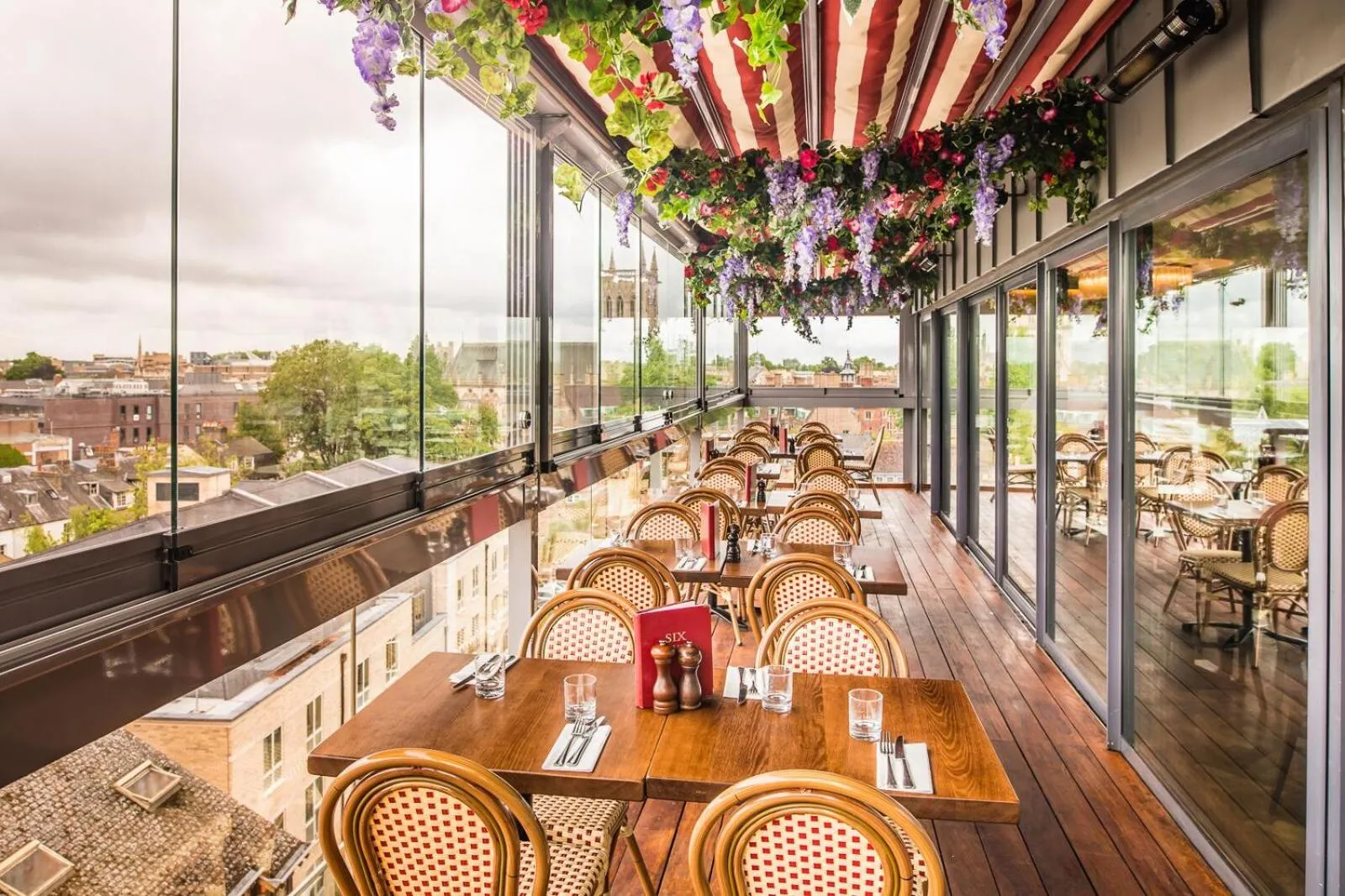 Restaurant/places to eat in The Varsity Hotel & Spa