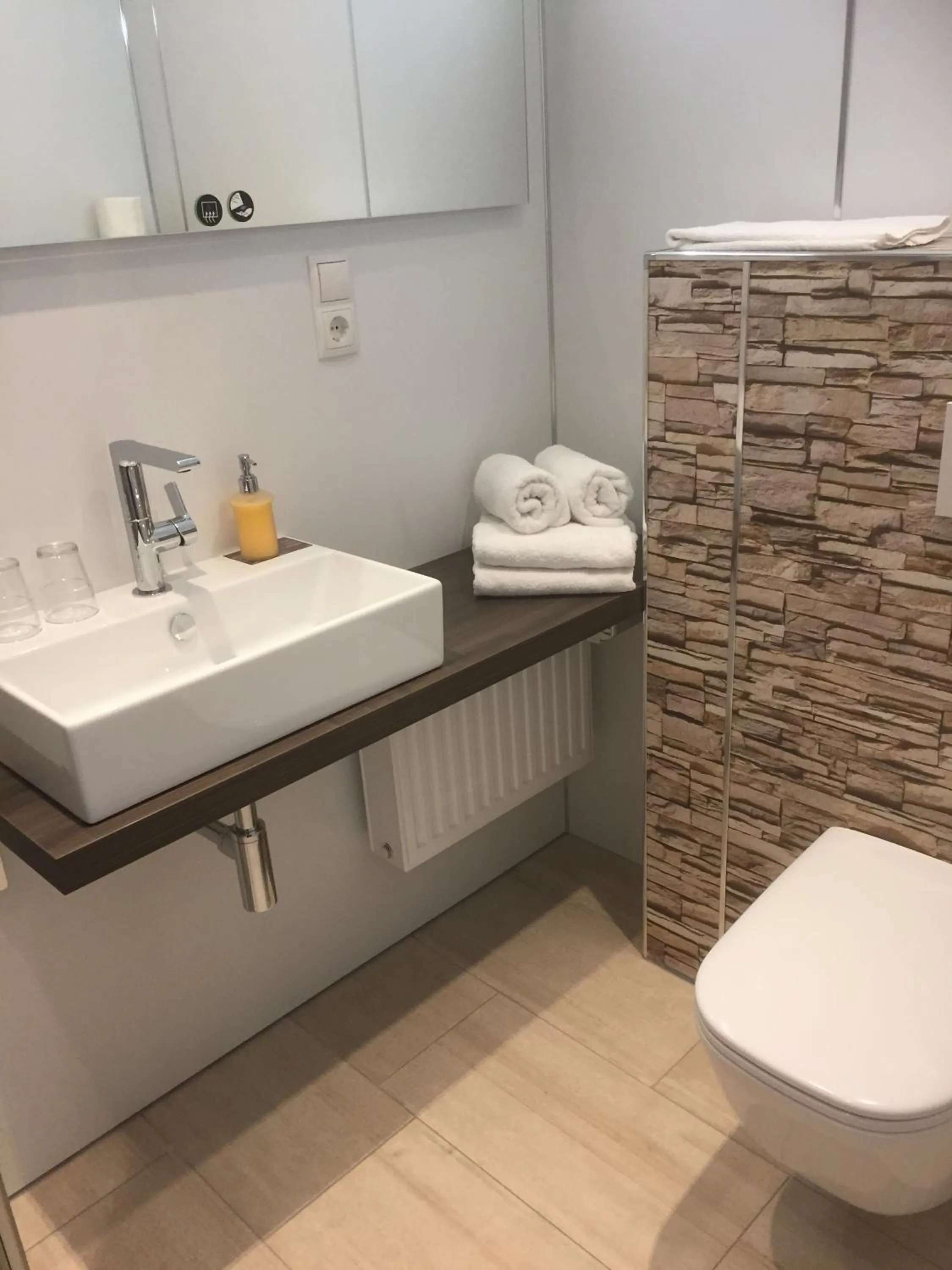 Toilet in WH Hotels Papenburg Zentrum