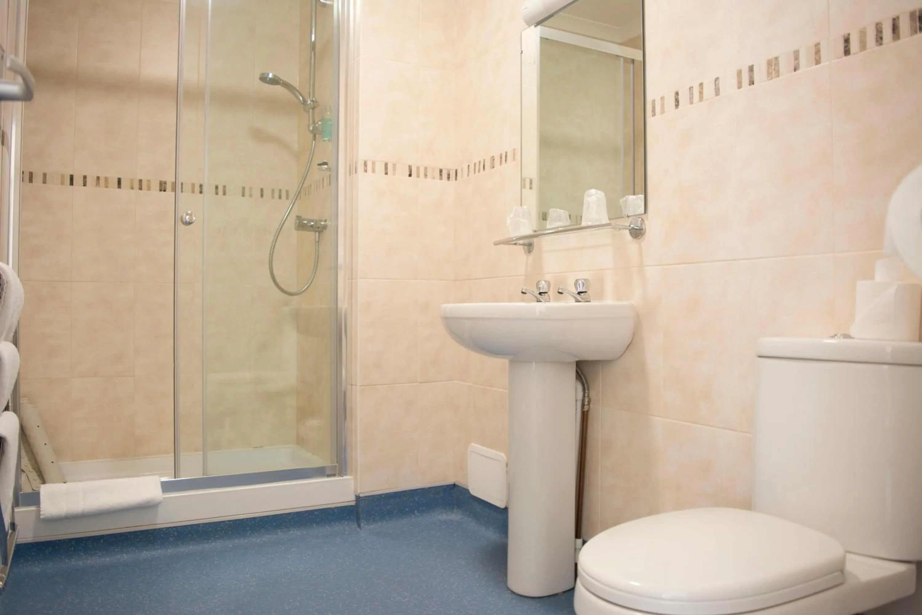 Shower in TLH Derwent Hotel - TLH Leisure, Entertainment and Spa Resort